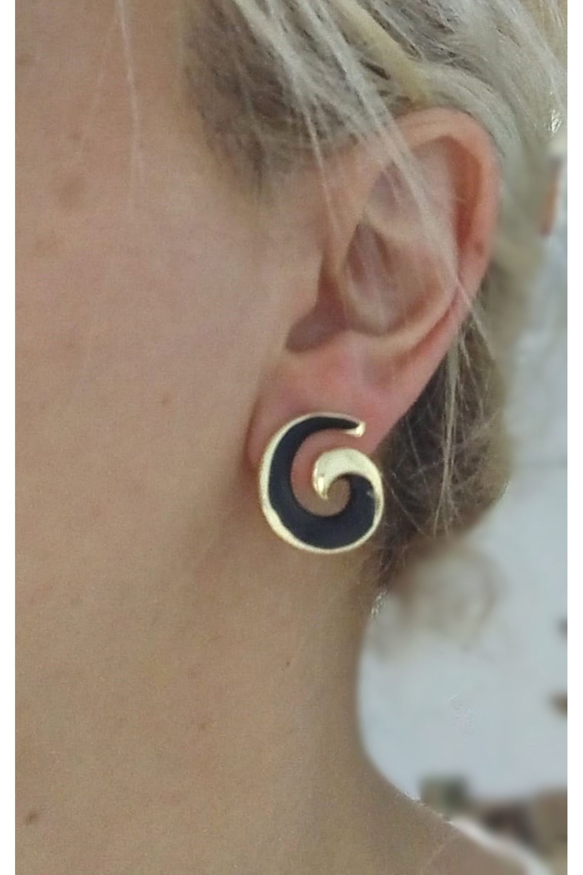 Siyah Gold Spiral Kadın Küpe