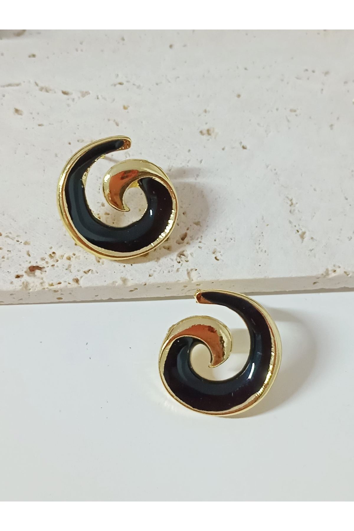 Siyah Gold Spiral Kadın Küpe