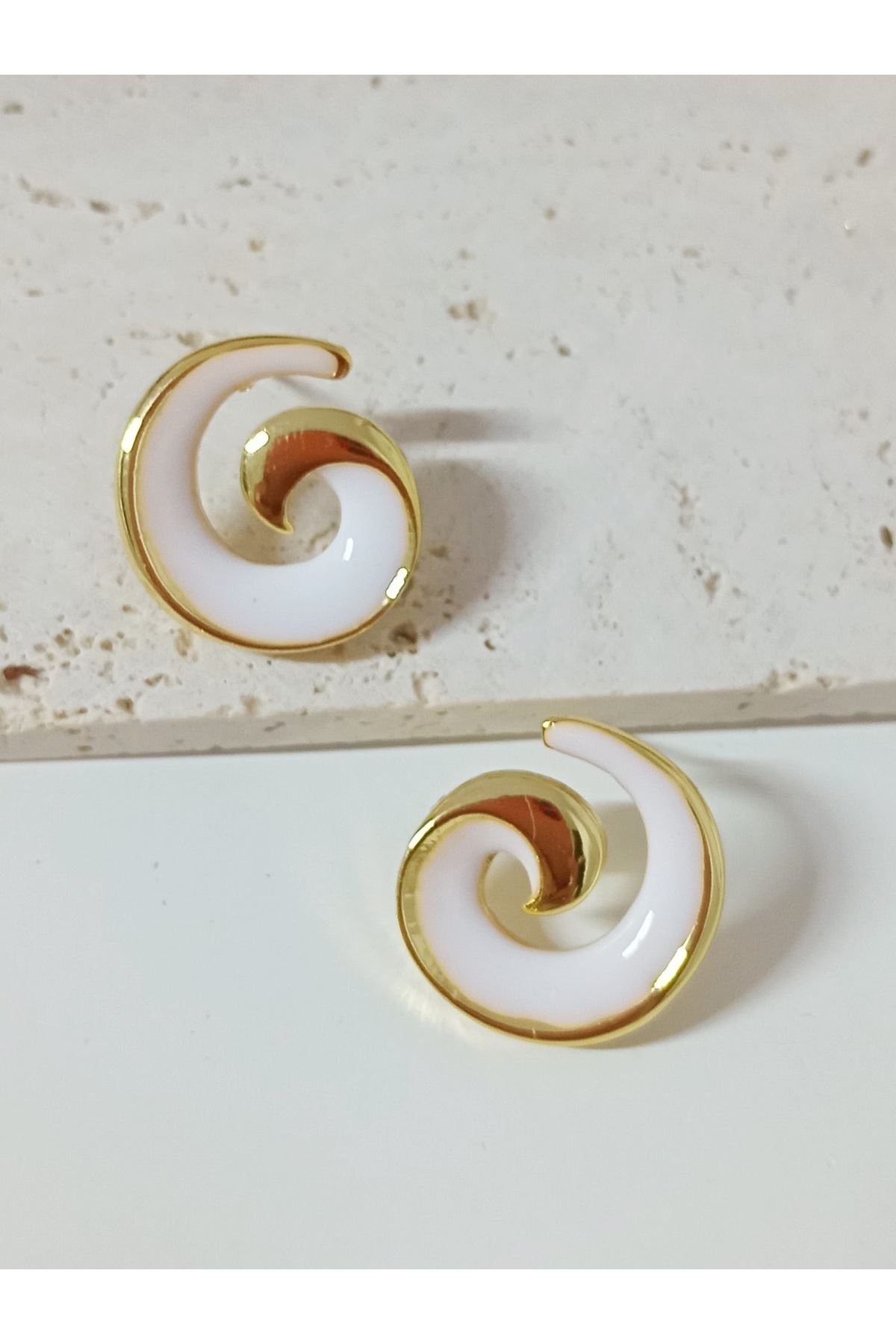 Beyaz Gold Spiral Kadın Küpe