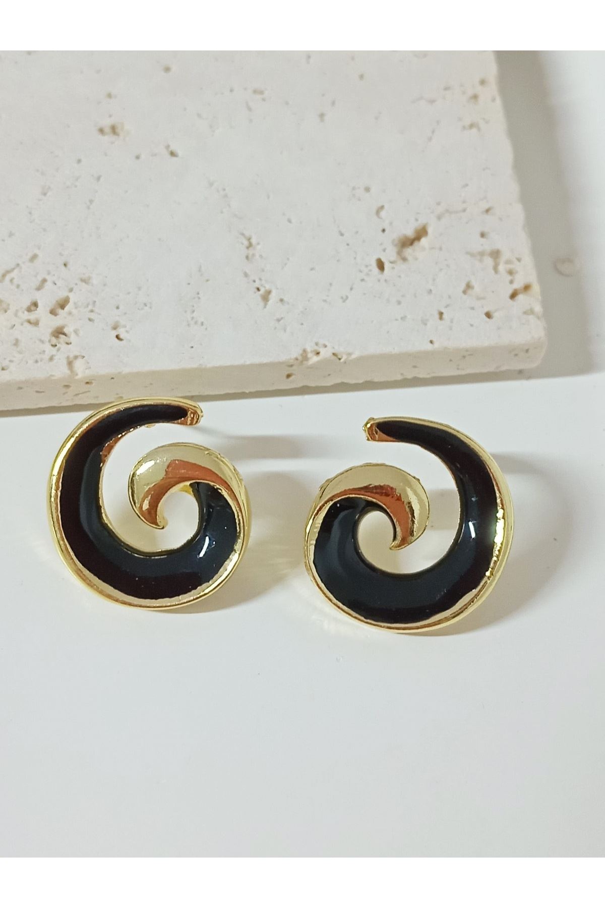 Siyah Gold Spiral Kadın Küpe