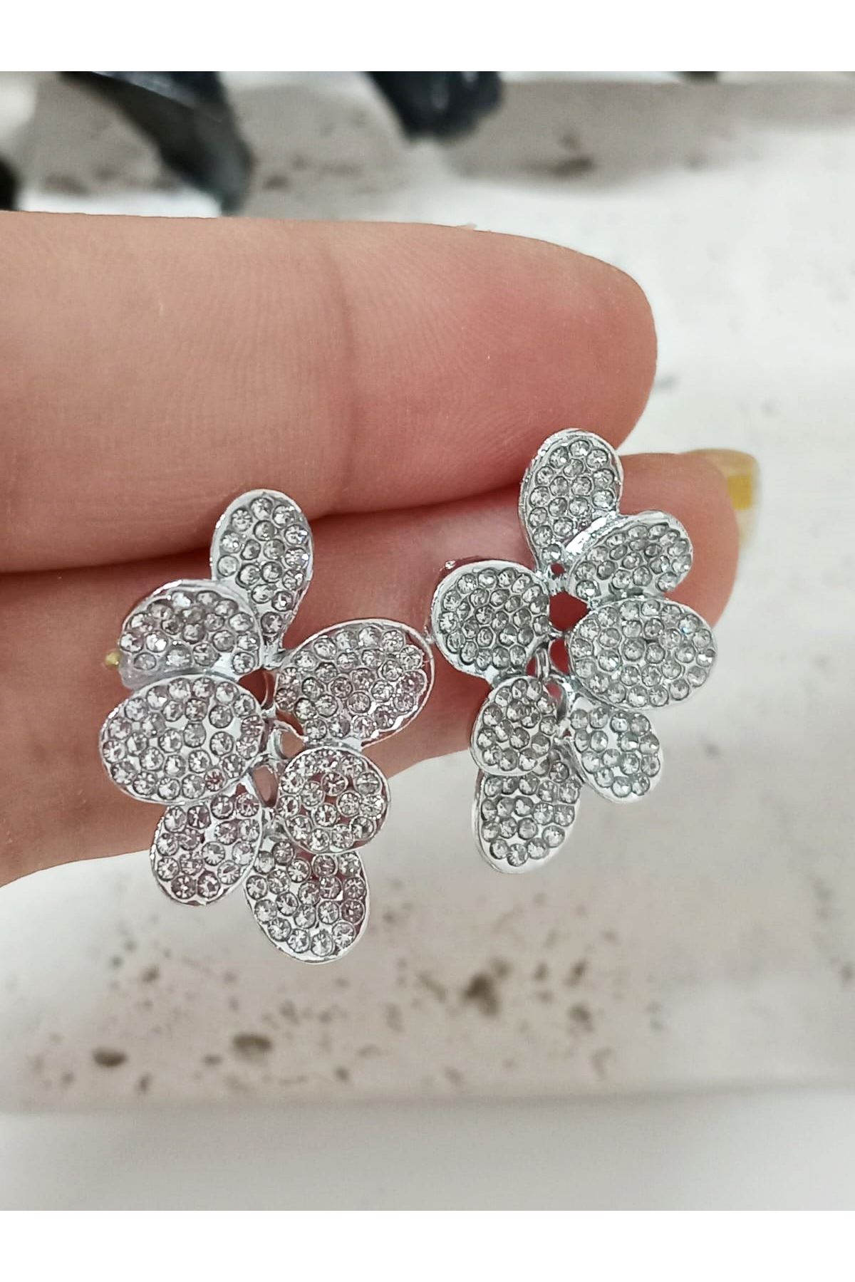 Gümüş Yapraklar Küçük Kadın Küpe