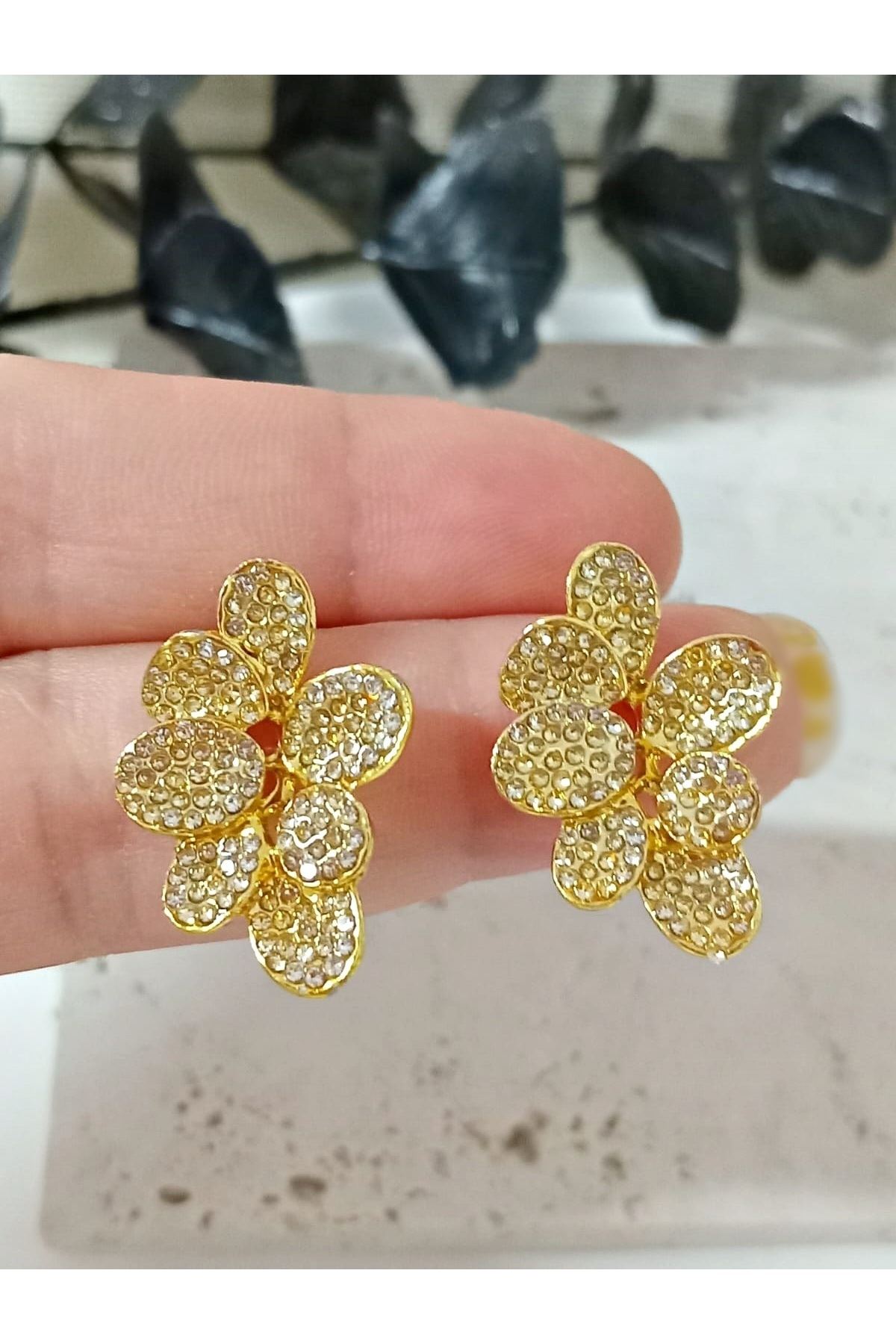 Gold Yapraklar Küçük Kadın Küpe