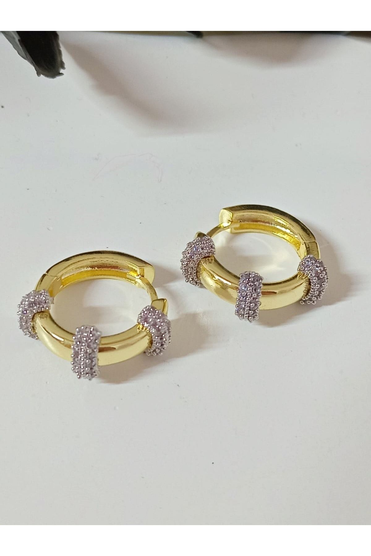Gold Üç Sıra Taşlı Yuvarlak Halka Küpe