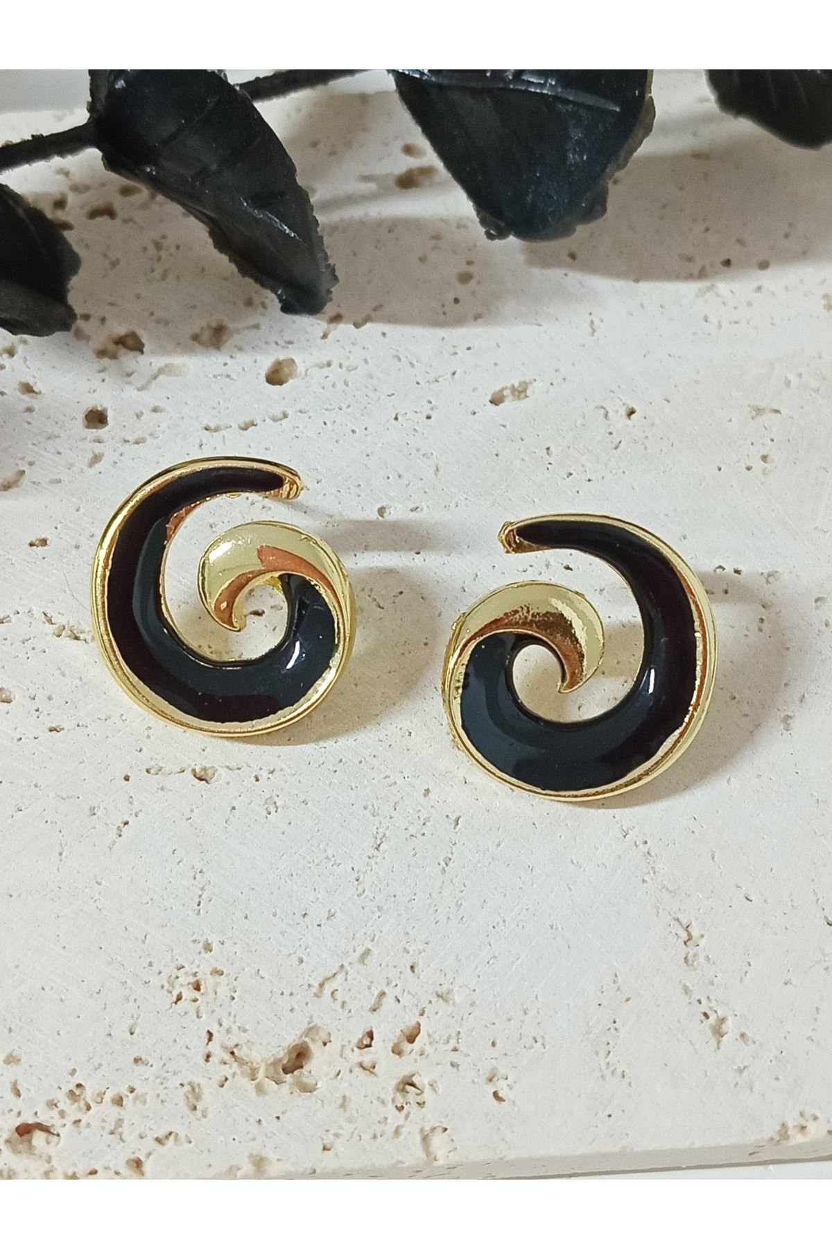 Siyah Gold Spiral Kadın Küpe