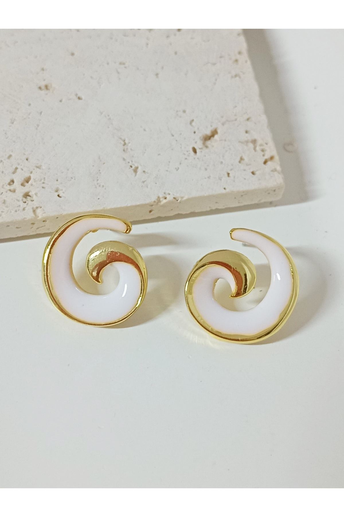 Beyaz Gold Spiral Kadın Küpe