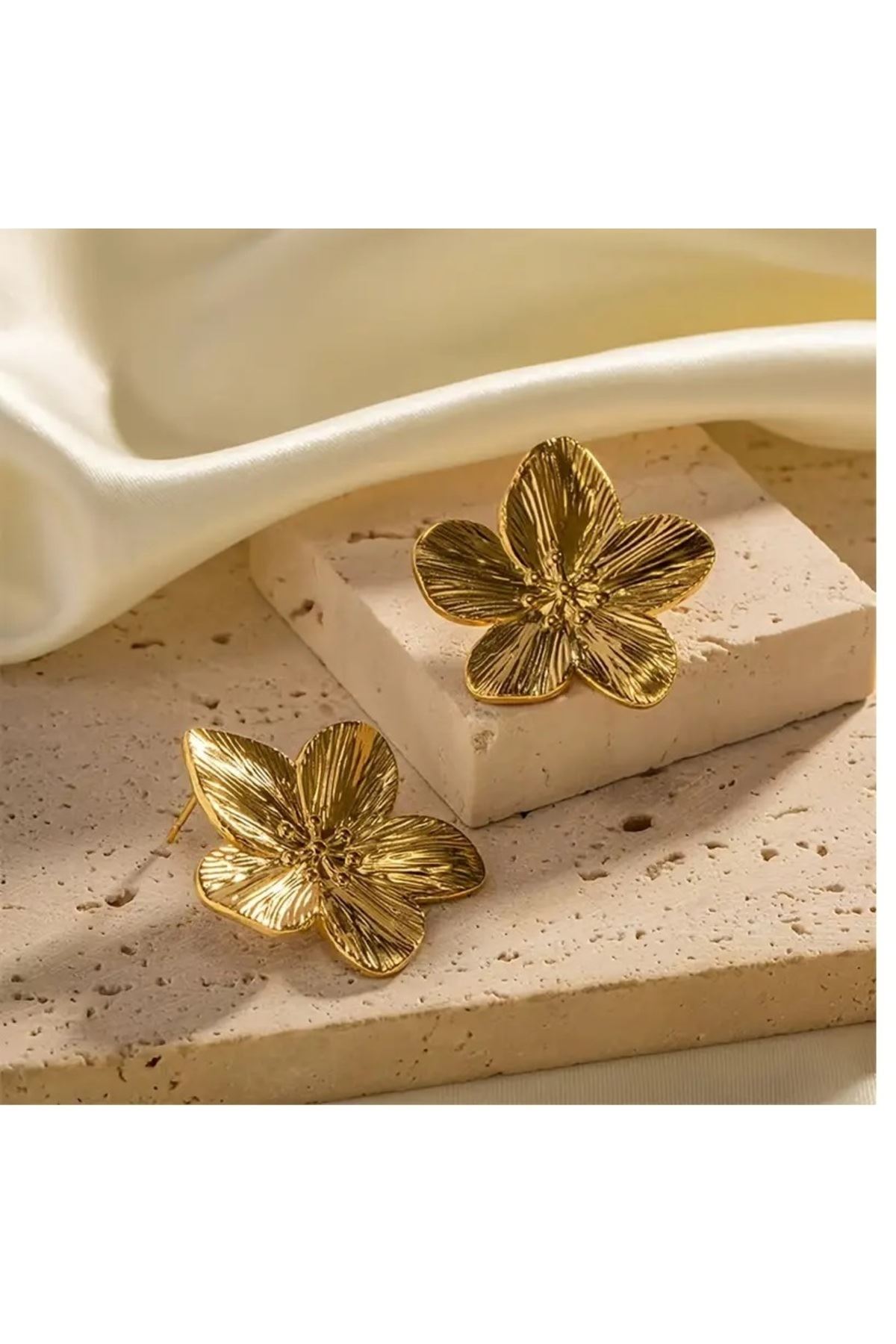 Gold Çiçek Kadın Küpe
