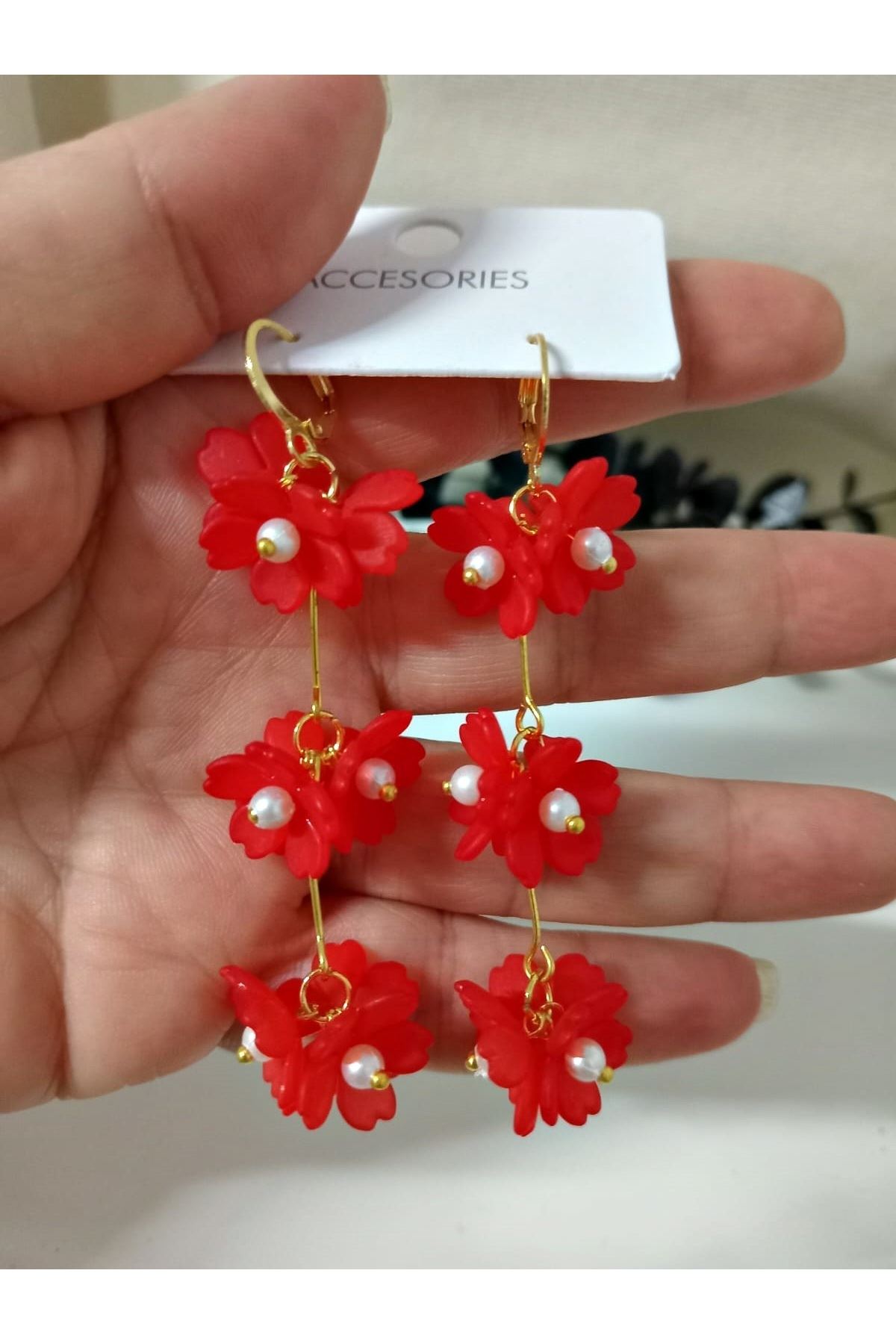 Kırmızı İncili Çiçek Hafif Şık Kadın Küpe