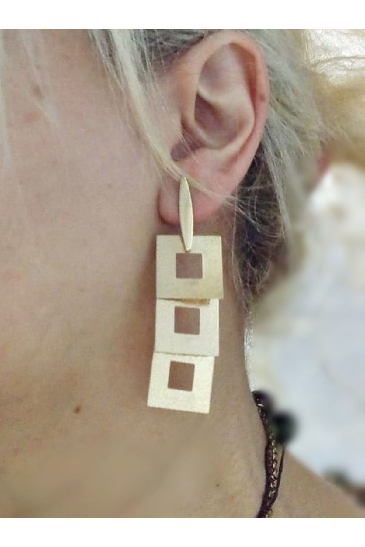 Gold Sallantılı Kadın Küpe