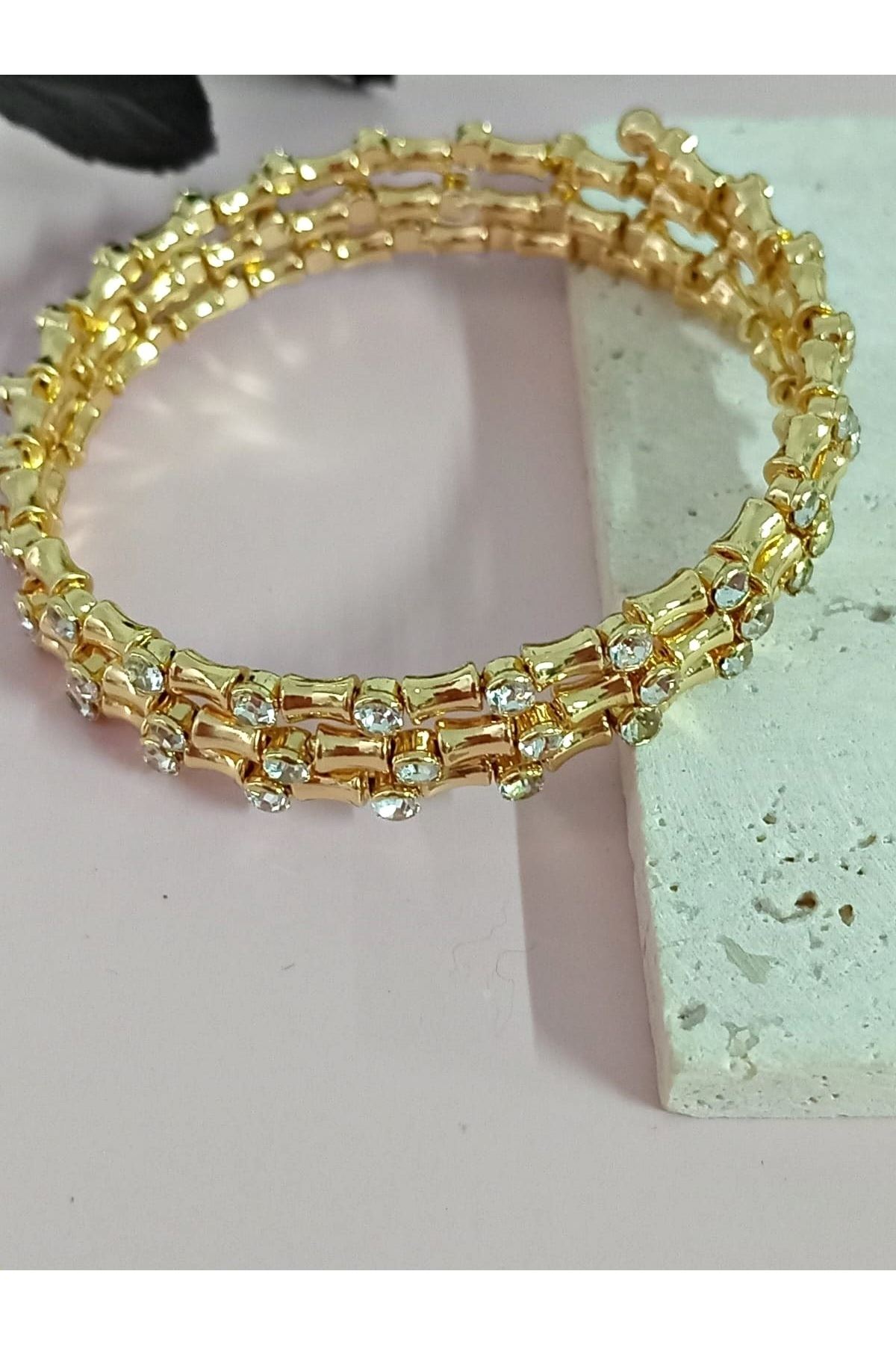 Gold Taşlı Dolamalı Kadın Bileklik