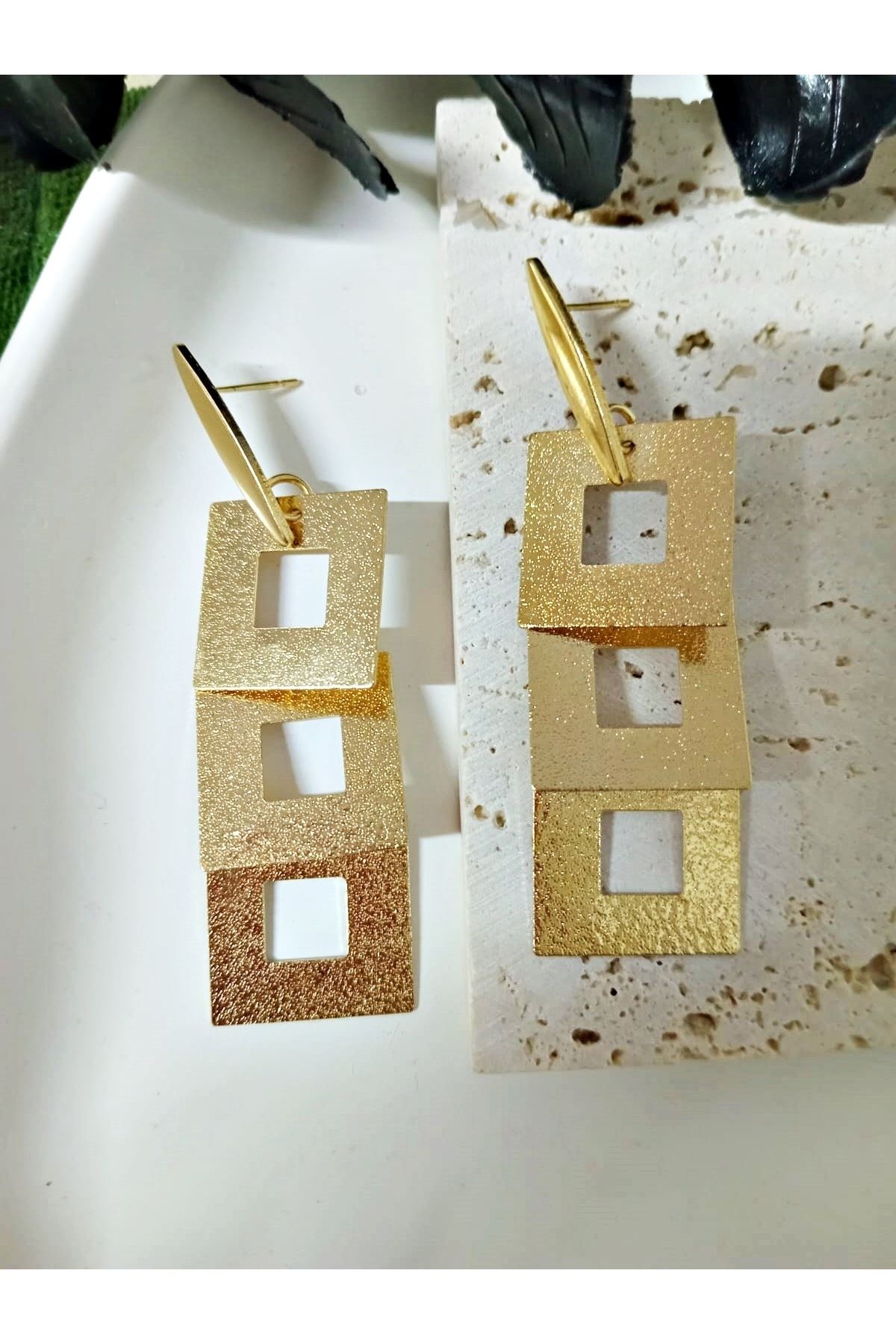 Gold Sallantılı Kadın Küpe