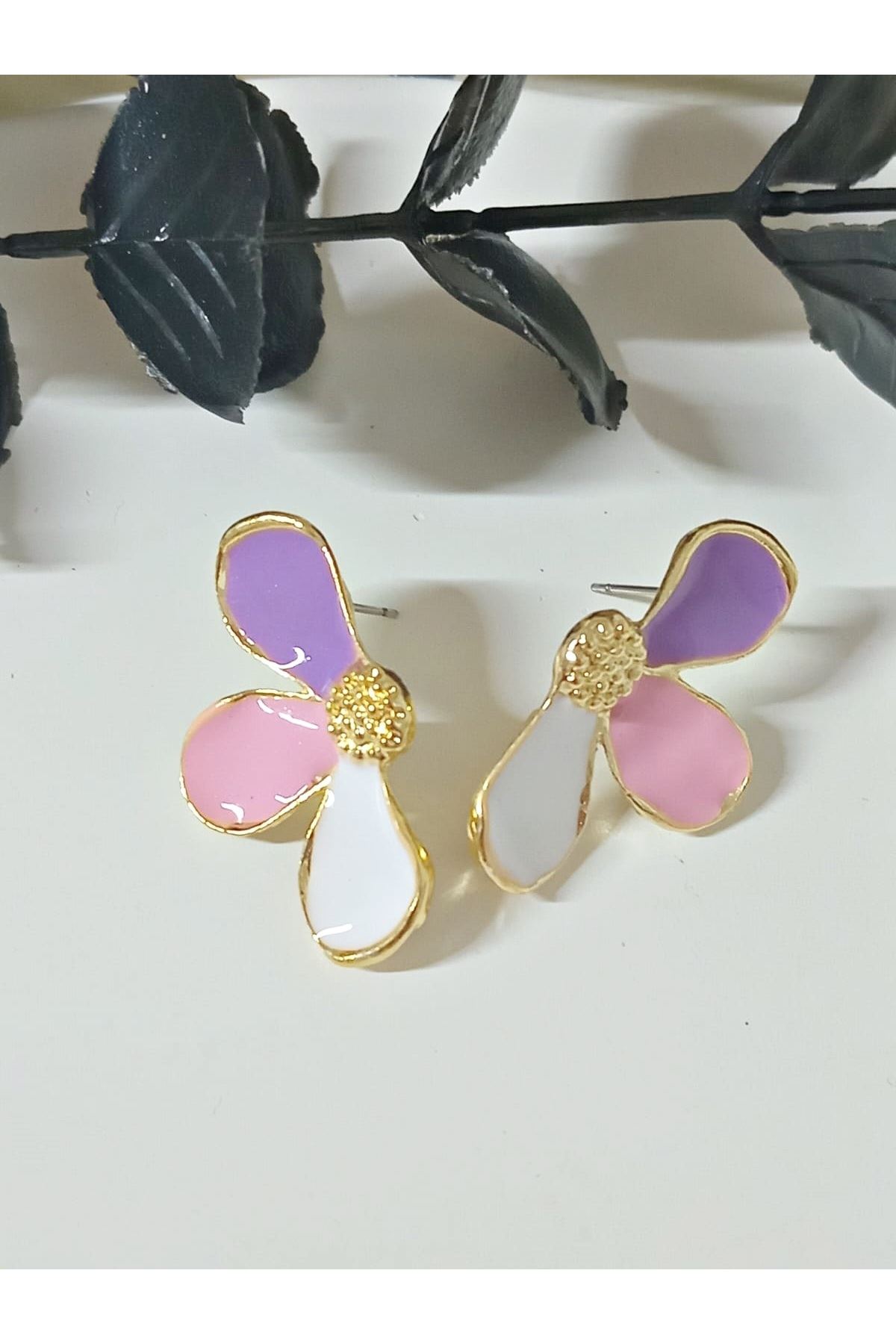 Pembe Mor Beyaz Yarım Çiçek Hafif Şık Kadın Küpe