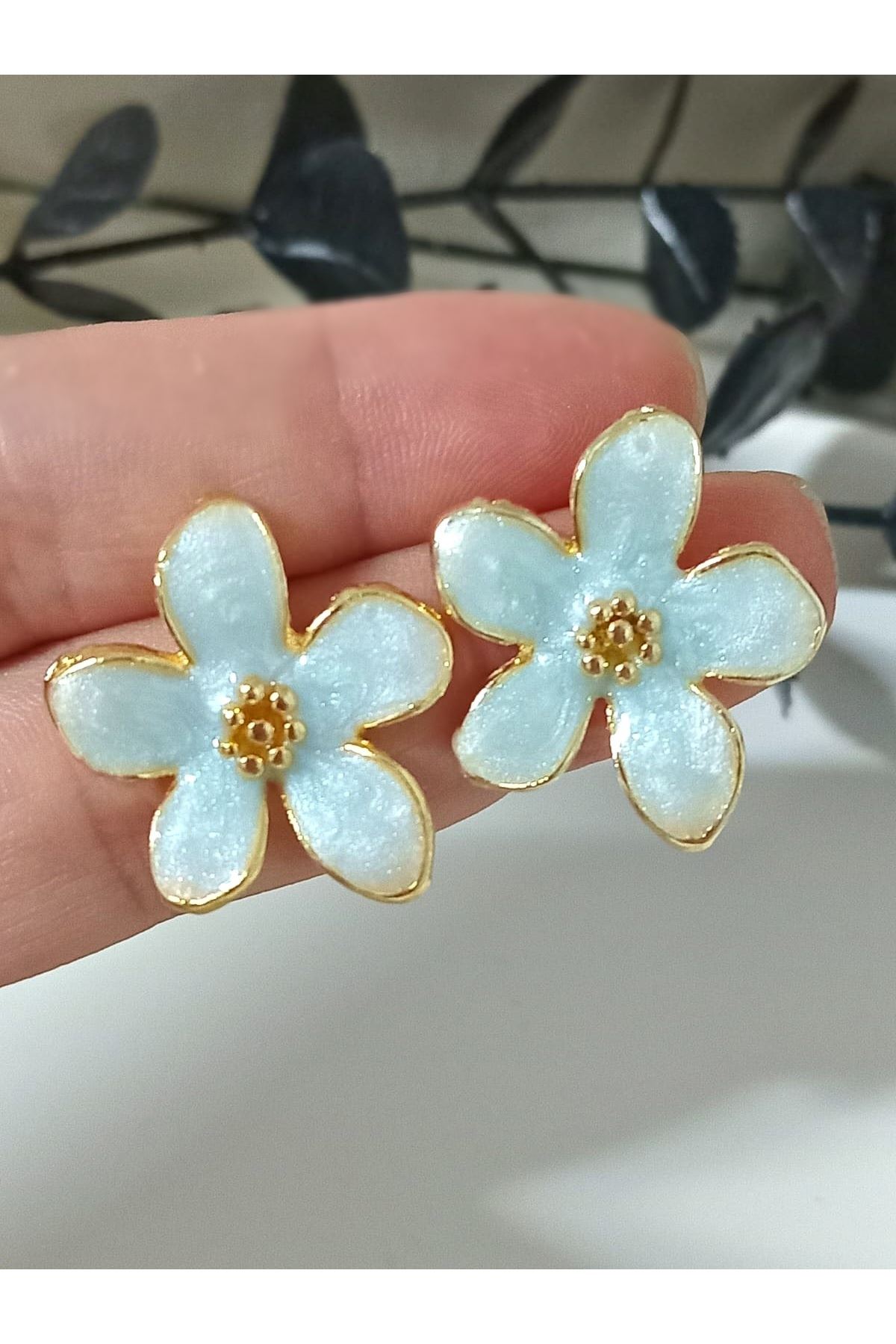 Mint Yeşili Sedefli Çiçek Hafif Şık Kadın Küpe