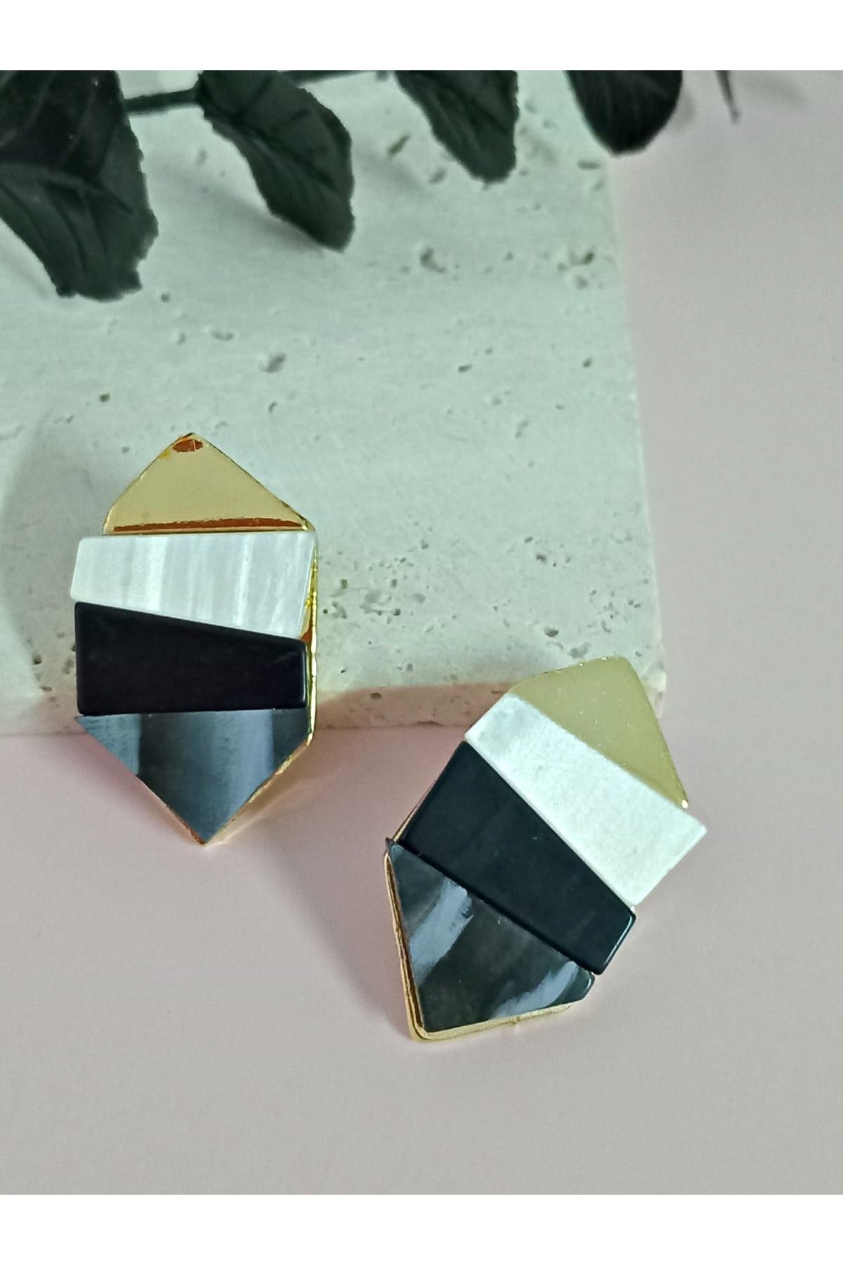 Siyah Geometrik Form Şık Hafif Küpe