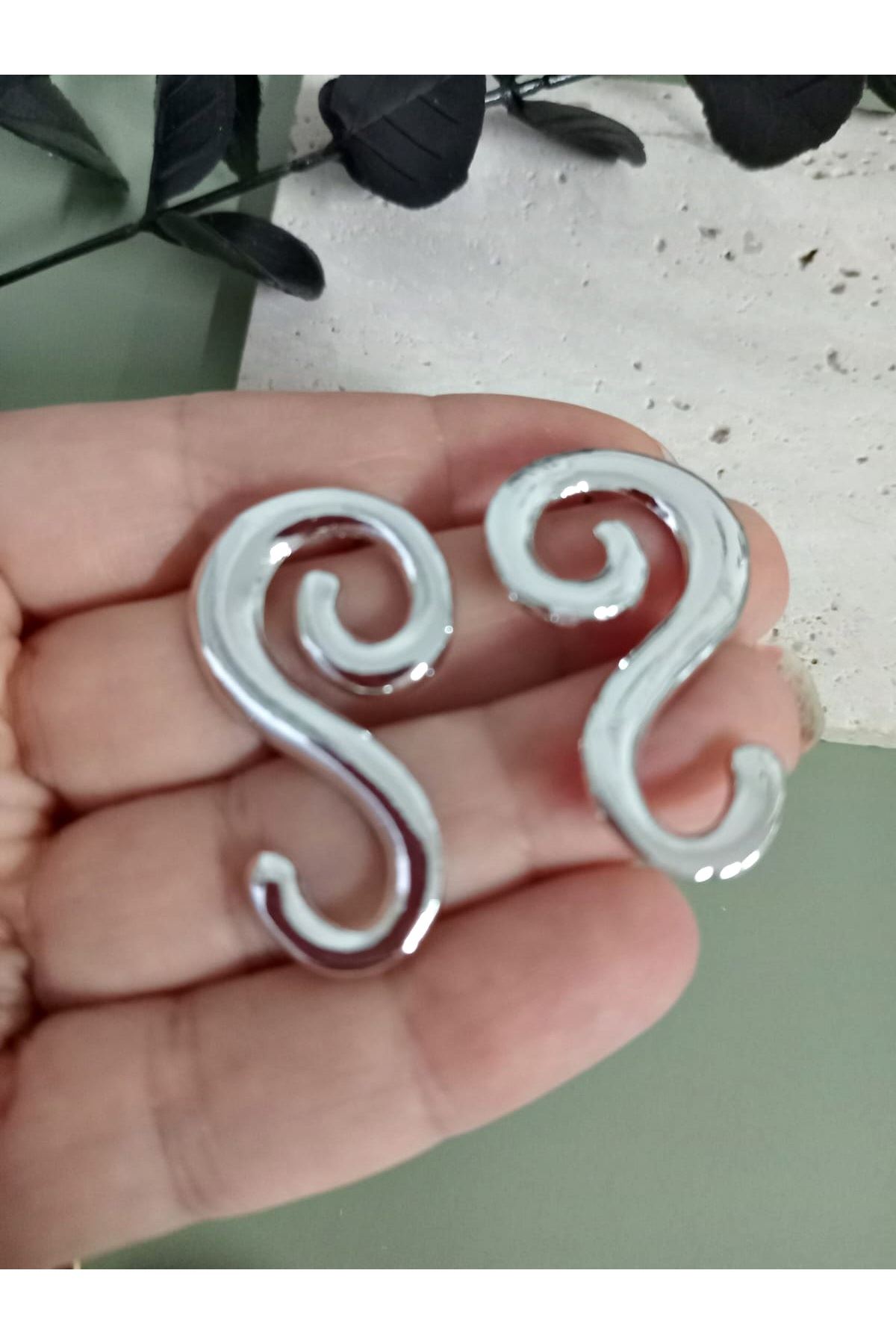 Gümüş S Model Hafif Şık Küpe