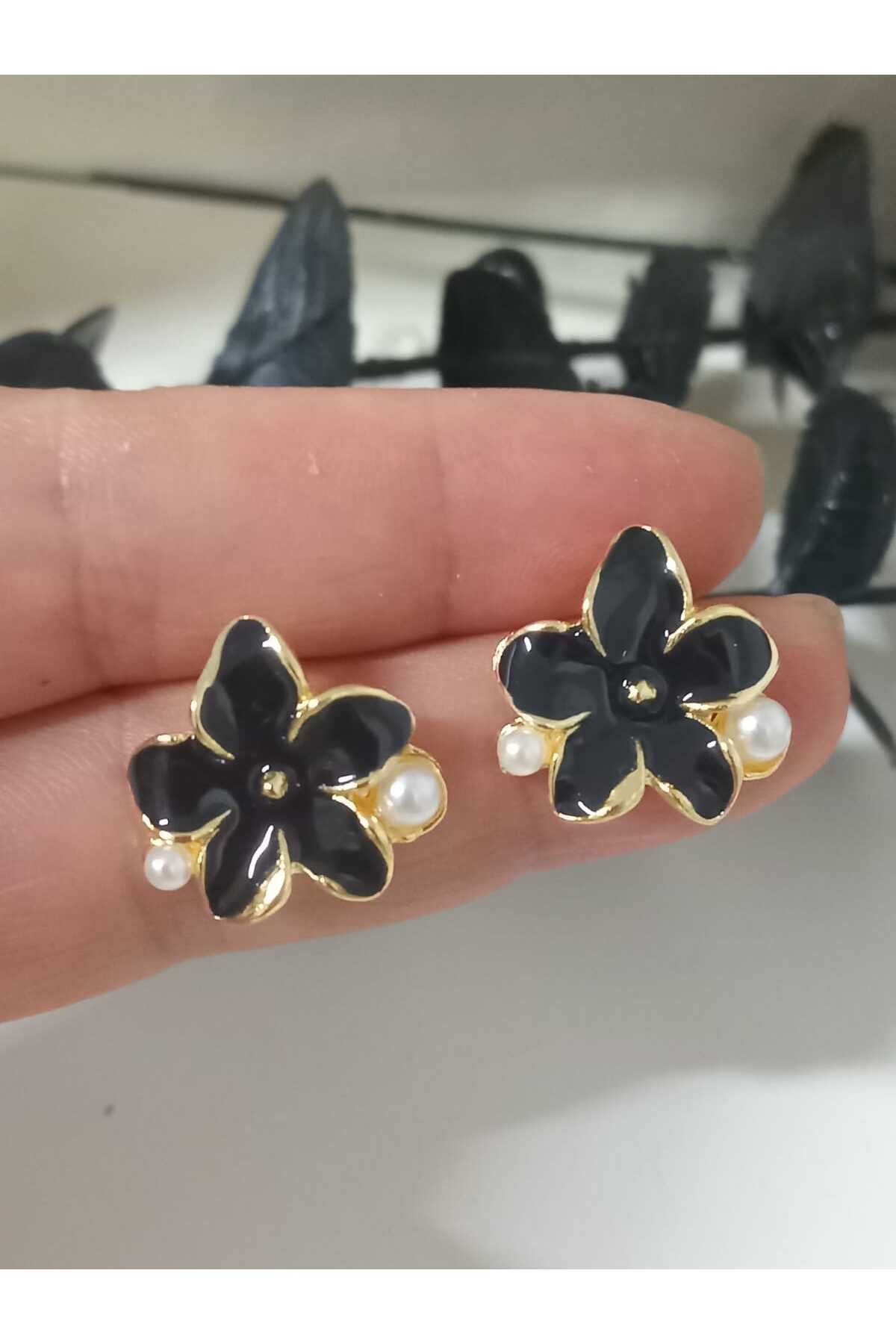 Siyah Sedefli Çiçek İncili Küçük Kadın Küpe