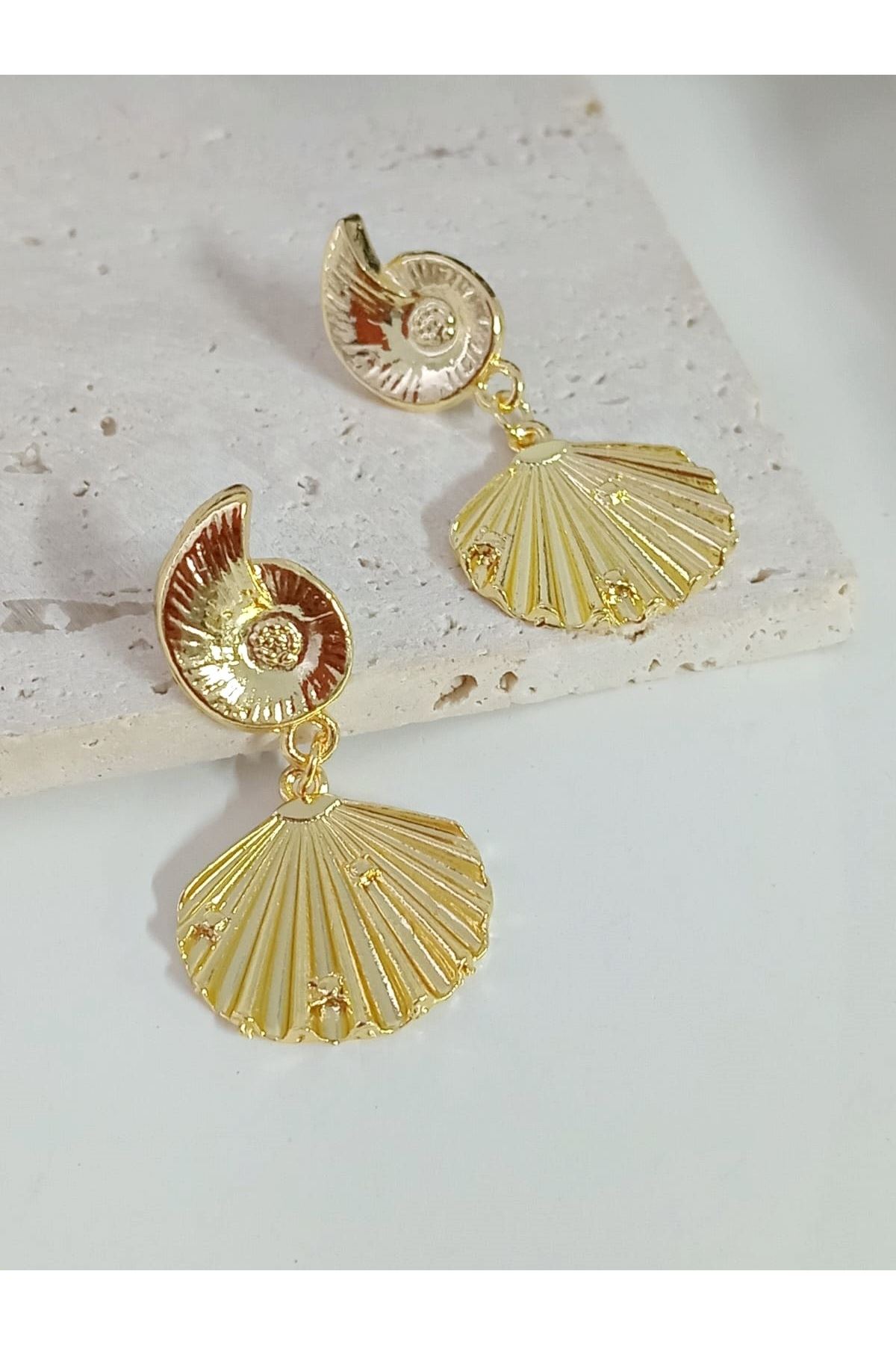 Gold Deniz Kabuğu Hafif Şık Küpe