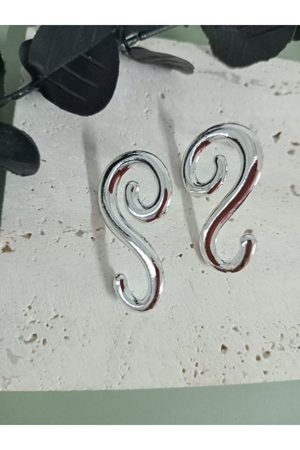 Gümüş S Model Hafif Şık Küpe