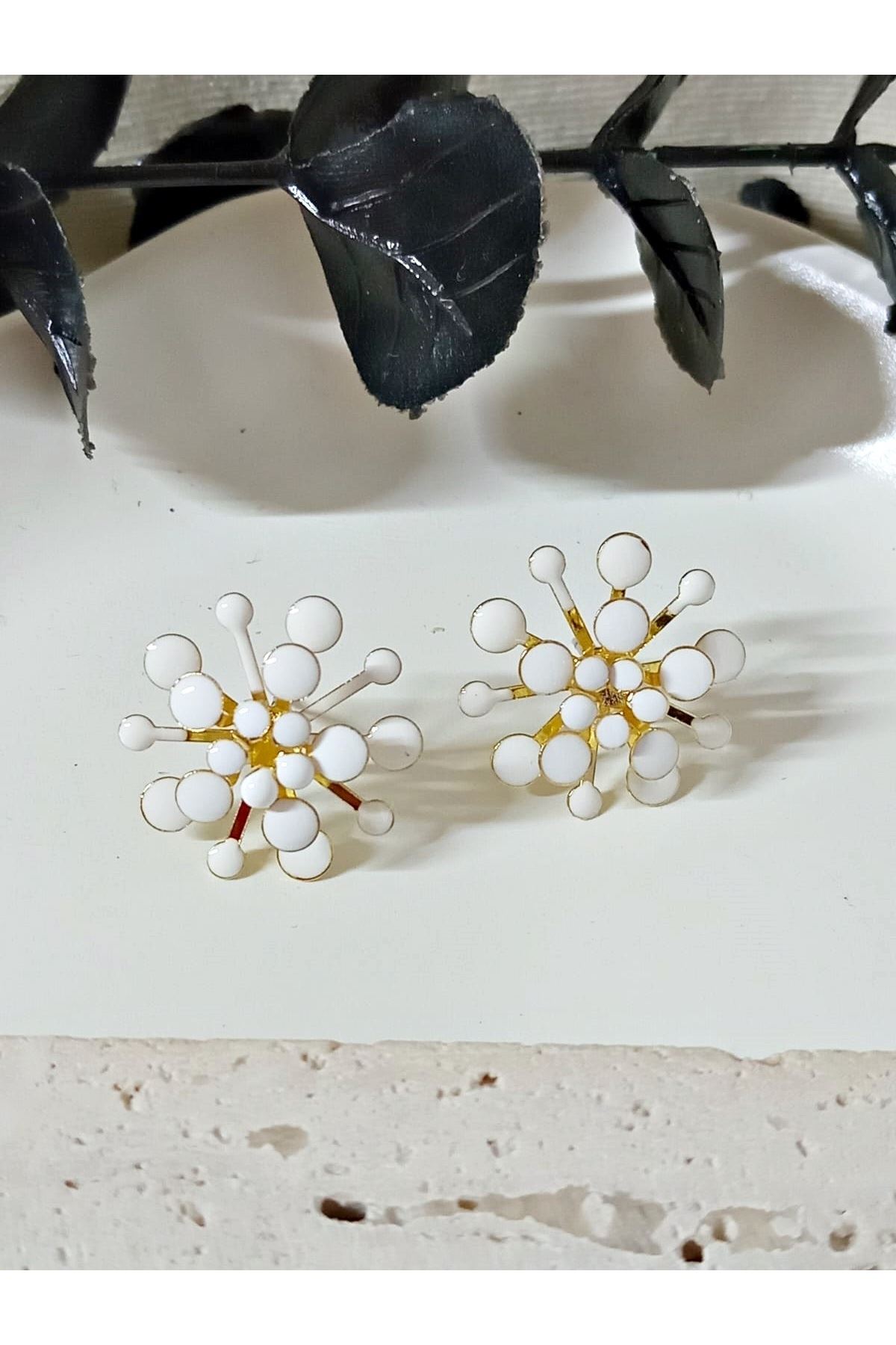 Beyaz Mineli Gold Küpe