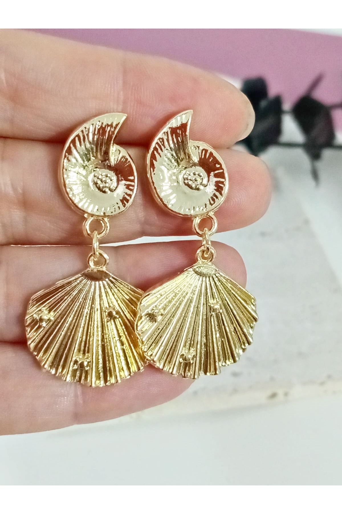 Gold Deniz Kabuğu Hafif Şık Küpe