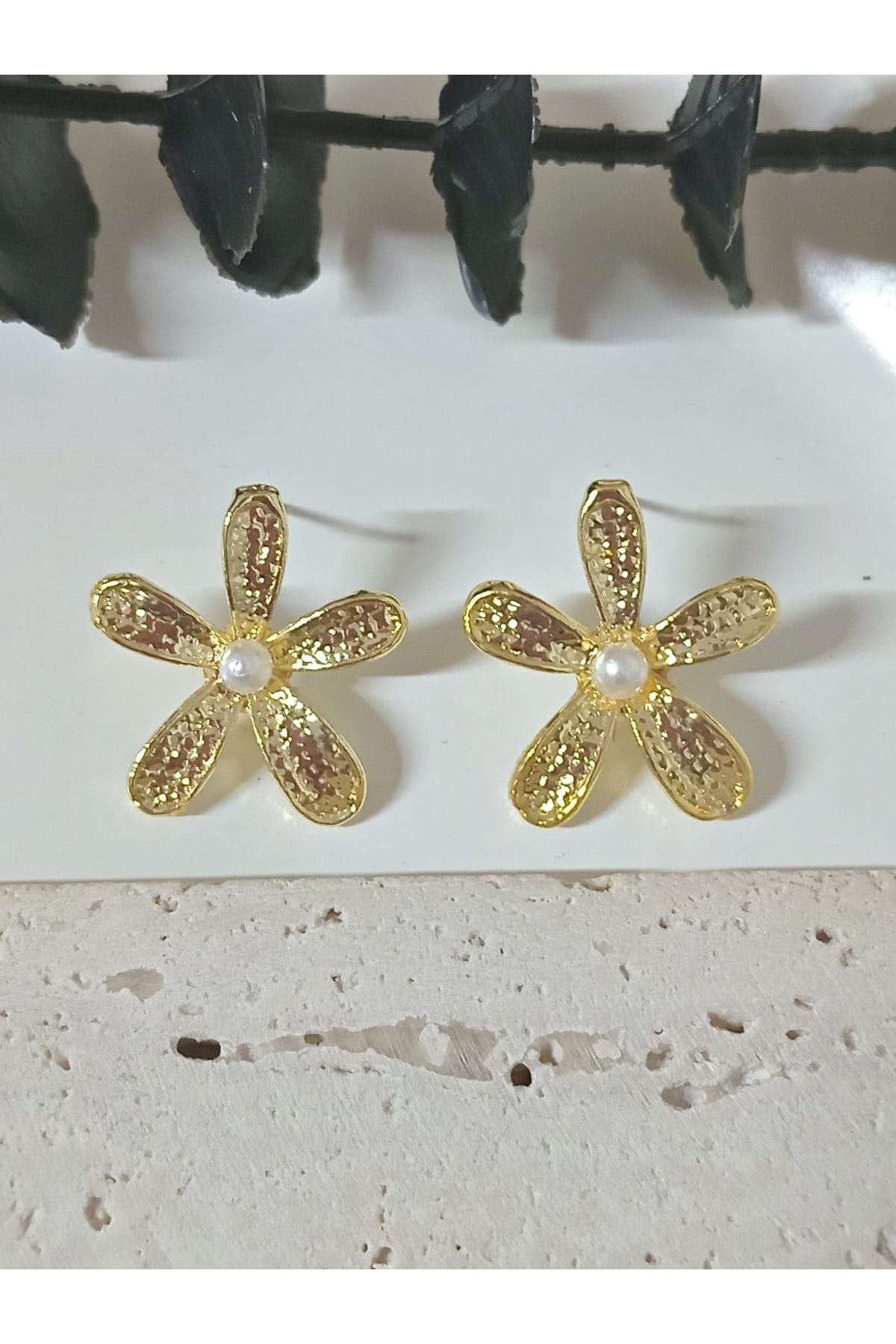 Gold İncili Papatya Hafif Şık Küpe Seti