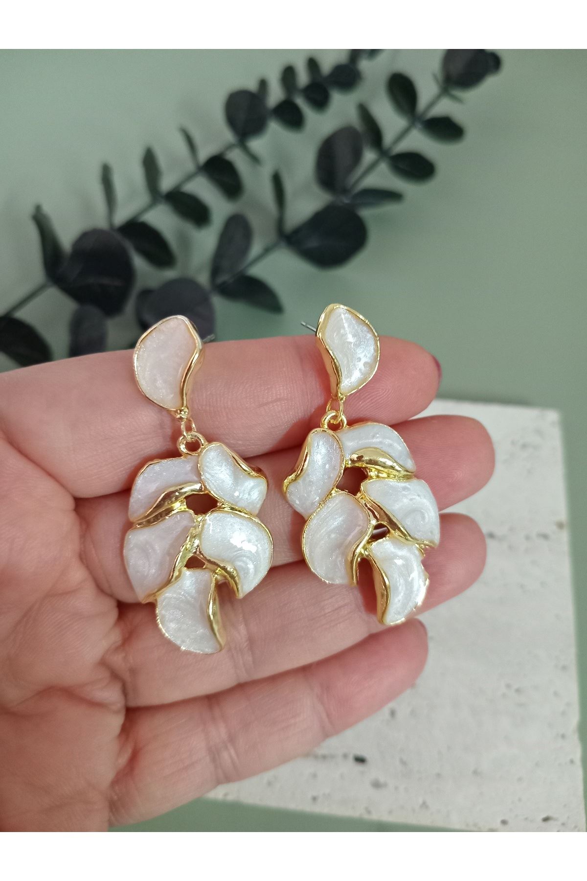 Krem Sedefli Yaprak Model Kadın Küpe