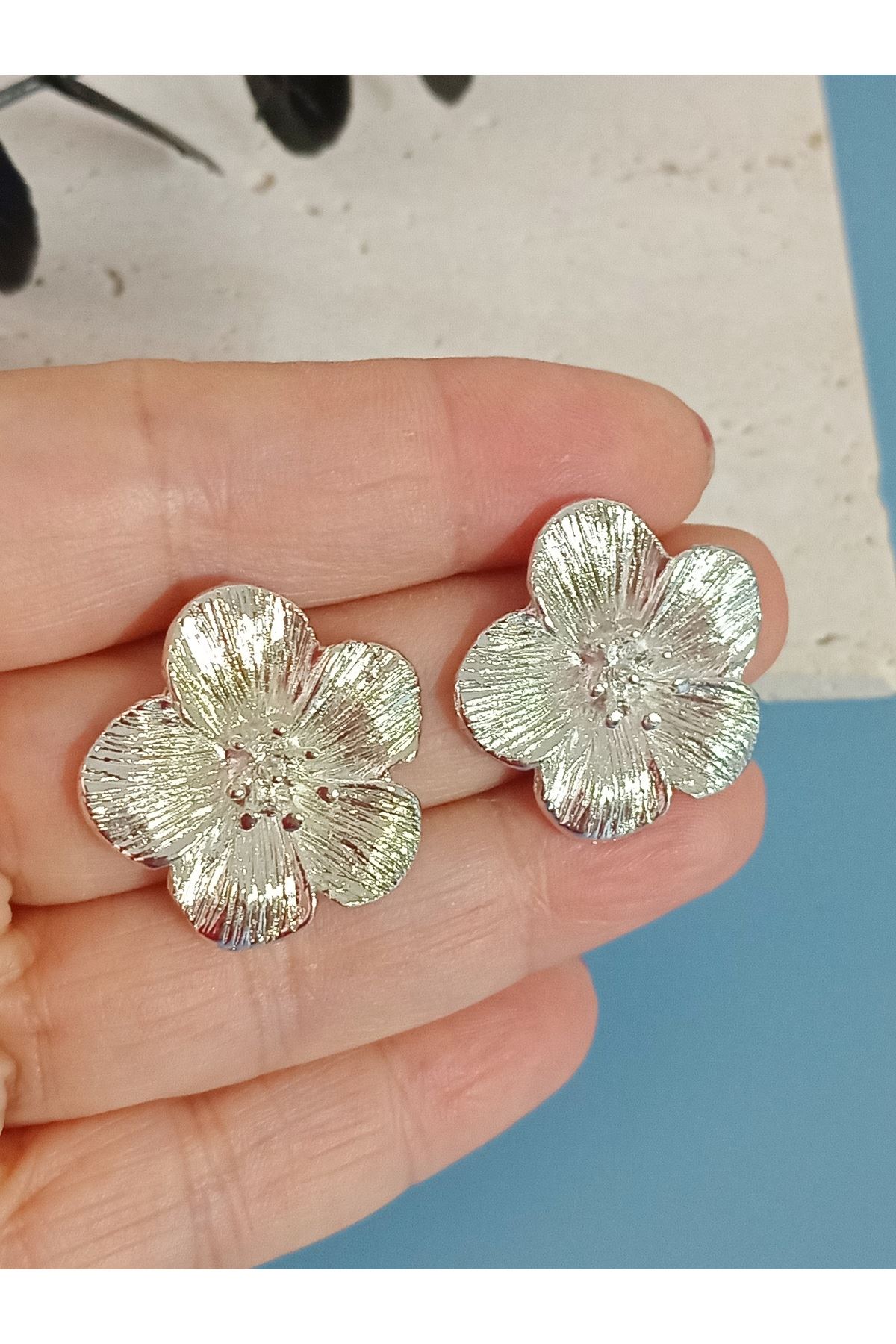 Gümüş Çiçek Kadın Küpe