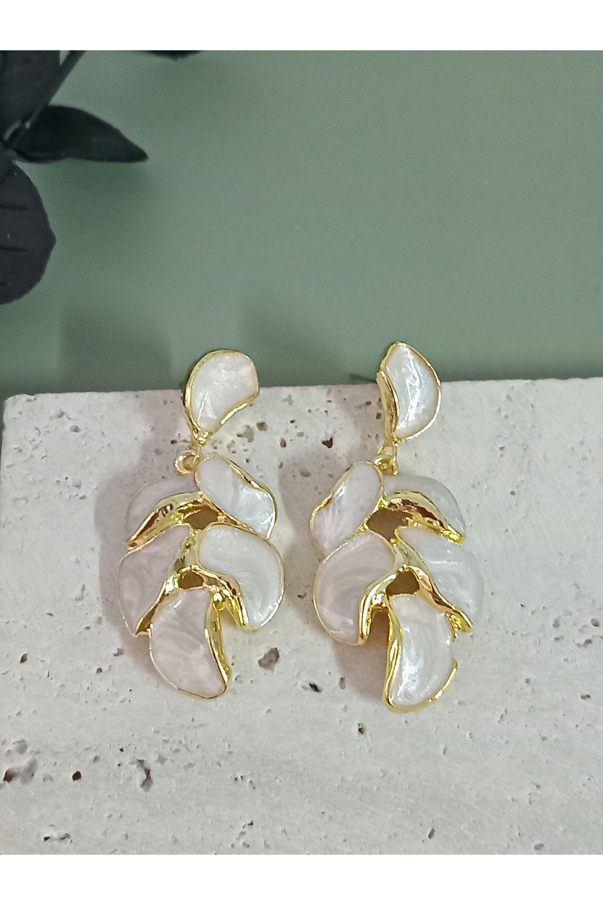 Krem Sedefli Yaprak Model Kadın Küpe