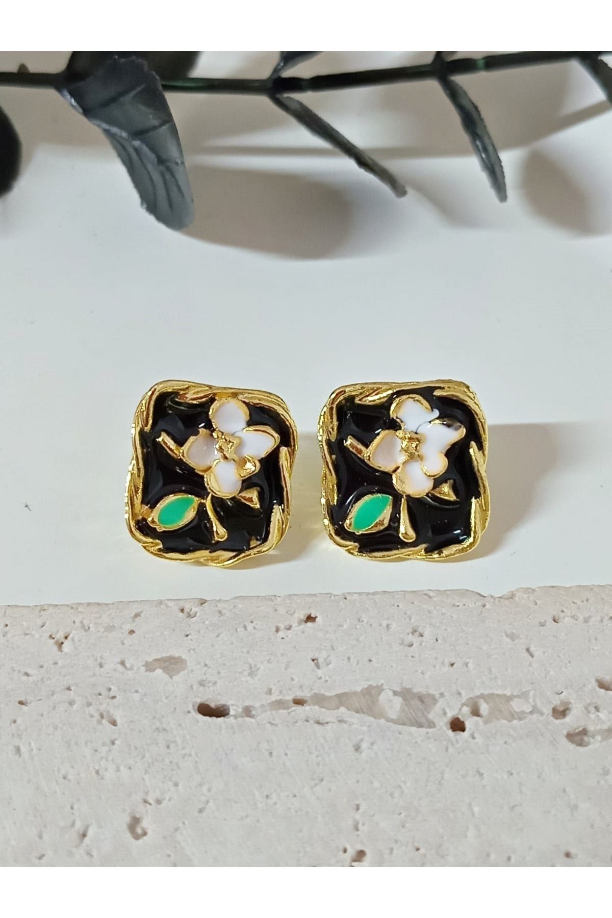 Siyah Mineli Retro Çiçek Gold Küpe