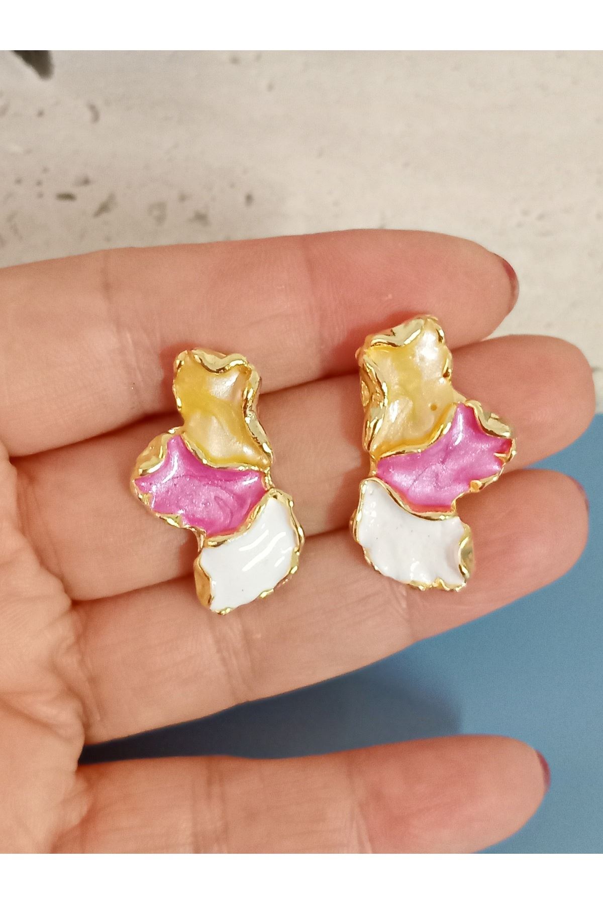 Pembe Bej Beyaz Mineli Yarım Çiçek Küçük Küpe