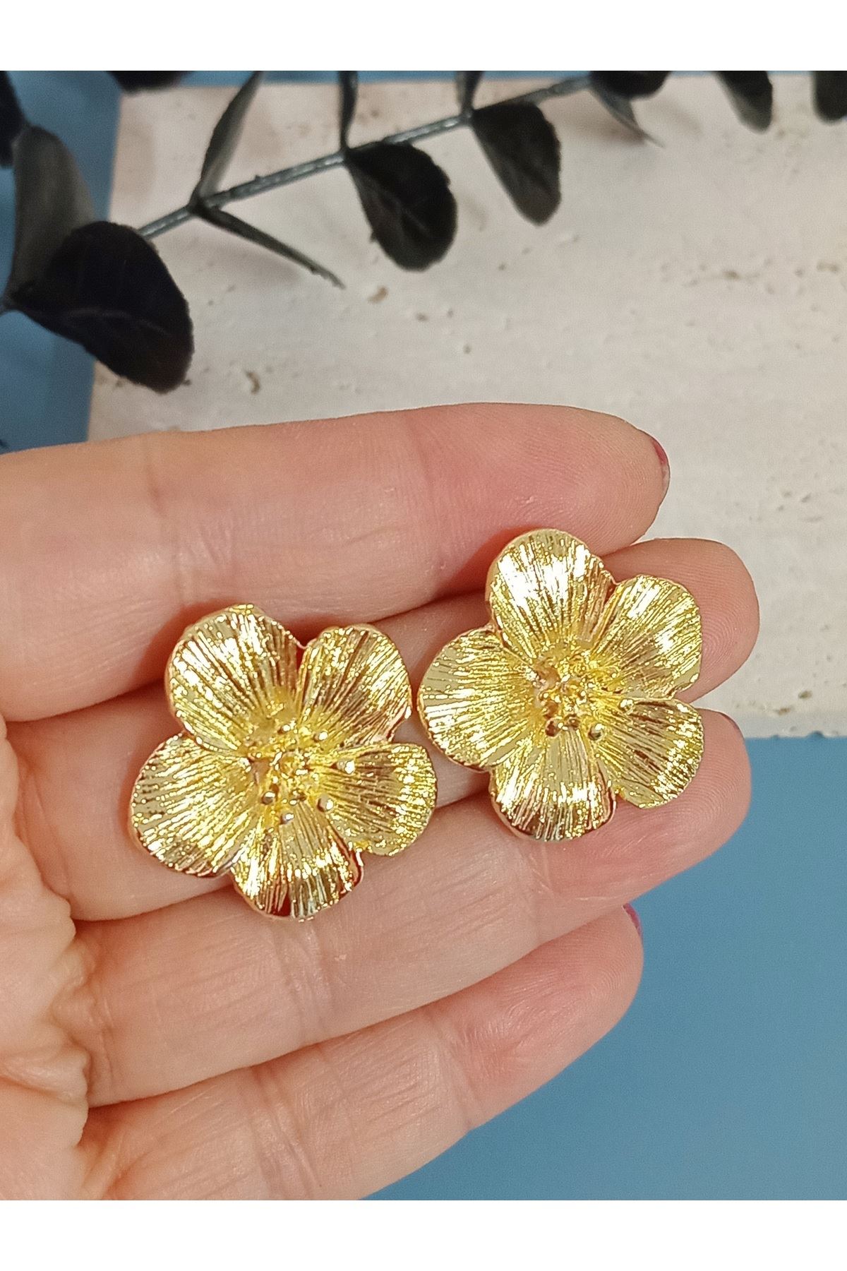 Gold Çiçek Kadın Küpe