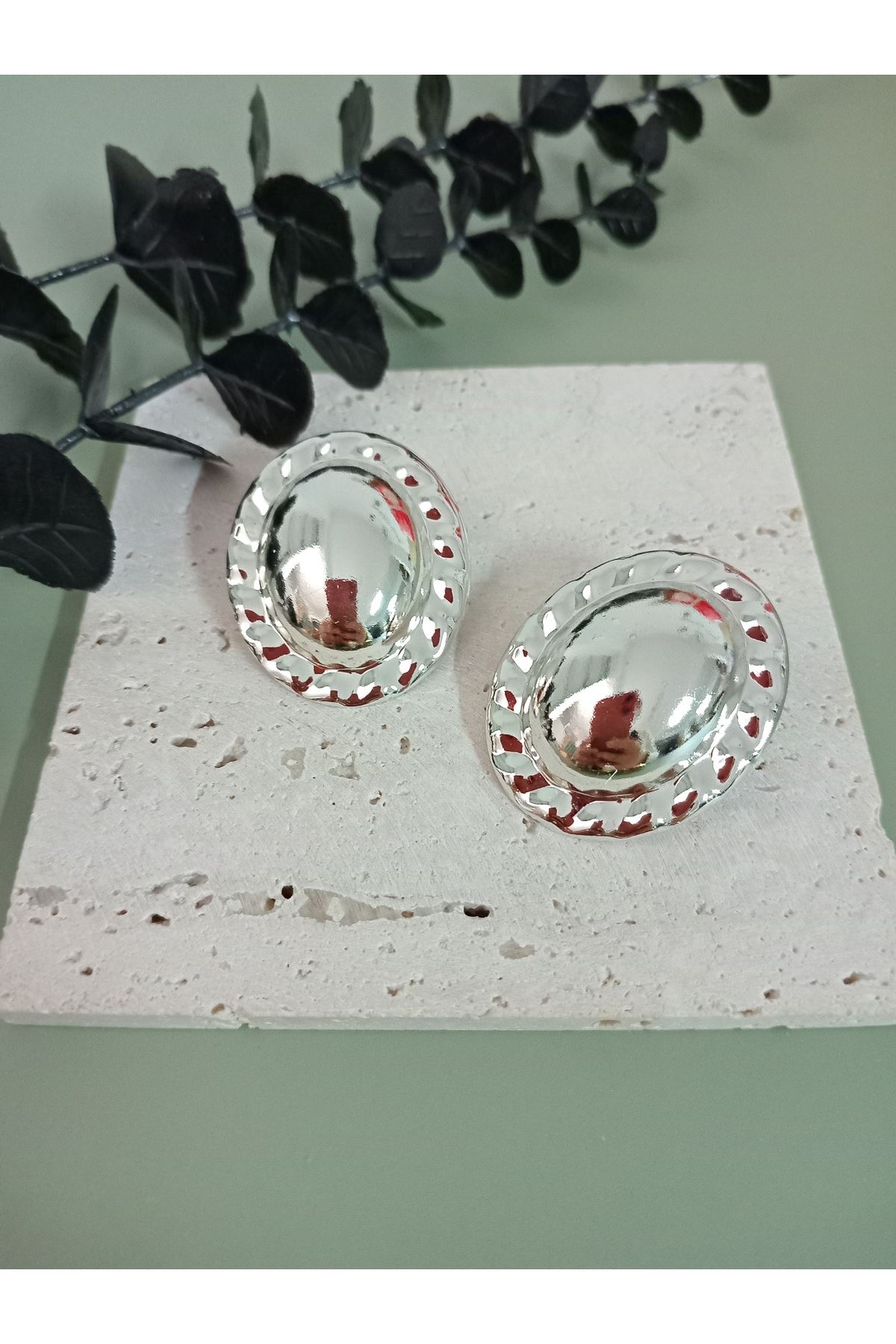 Gümüş Oval Büyük Hafif Kadın Küpe
