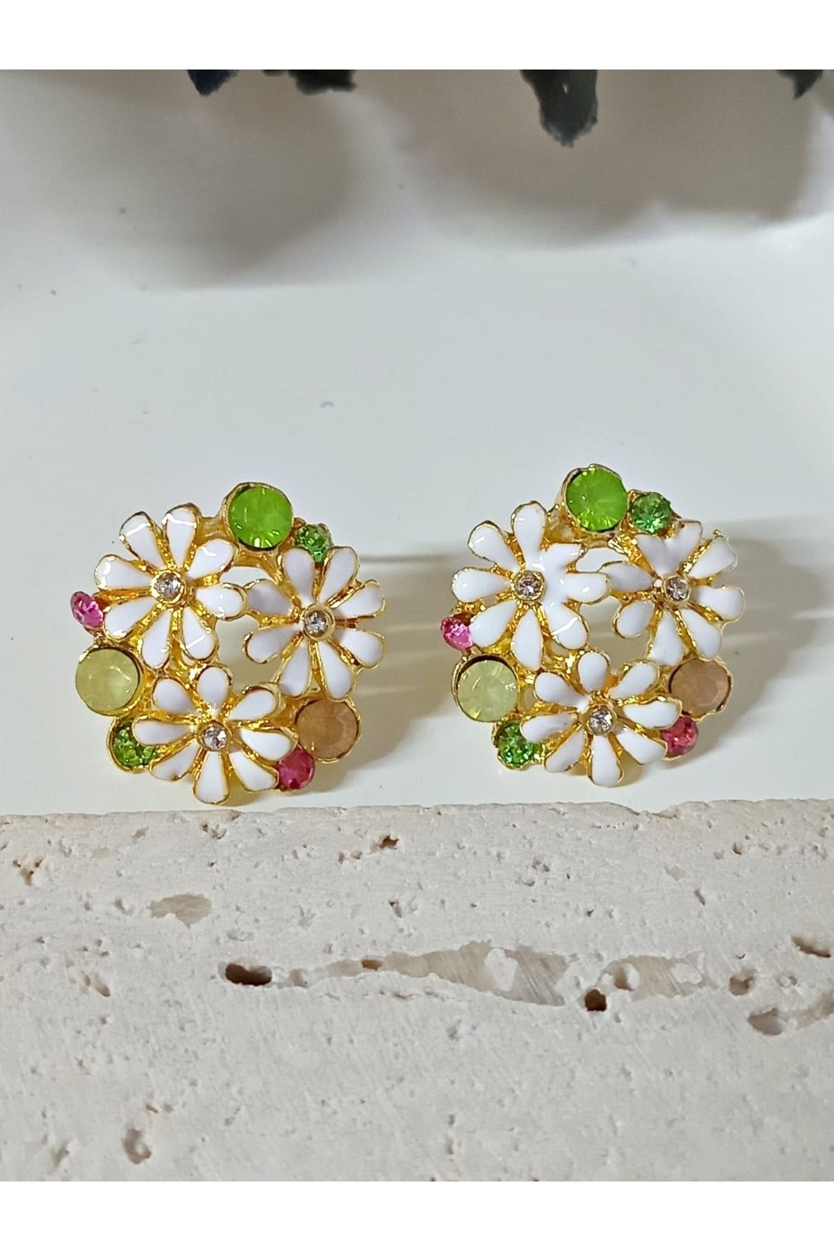 Beyaz Mineli Gold Papatya Küpe