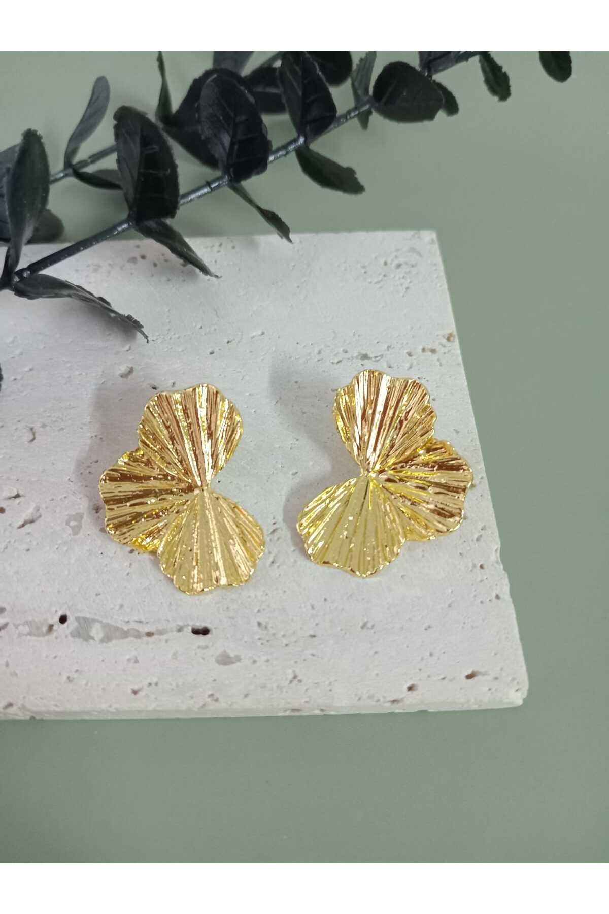 Gold Yarım Yaprak Şık Küpe