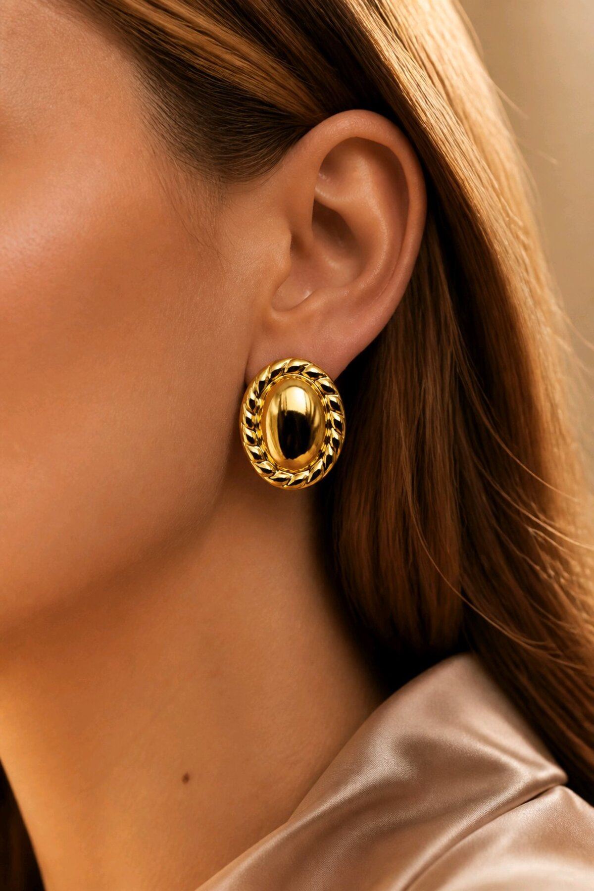 Gold Oval Büyük Hafif Kadın Küpe
