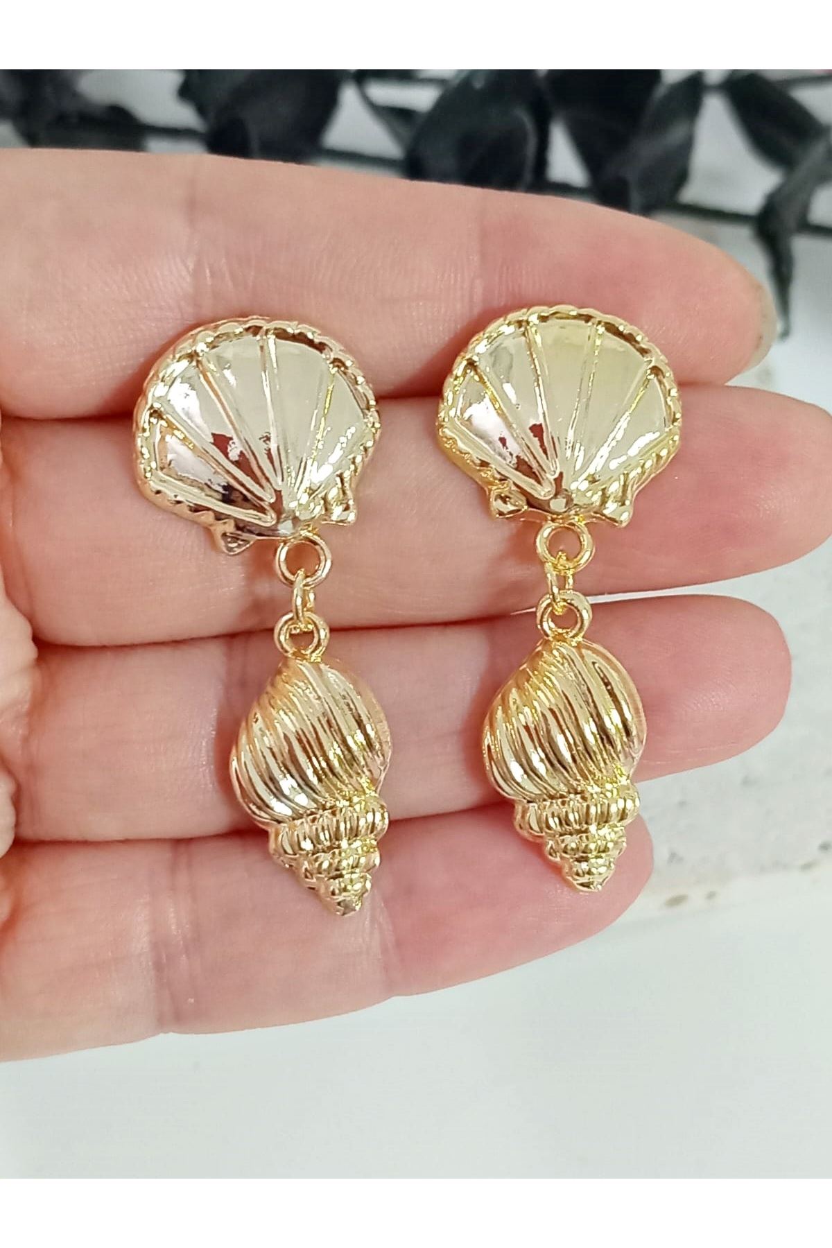 Gold Deniz Kabuğu Hafif Şık Küpe