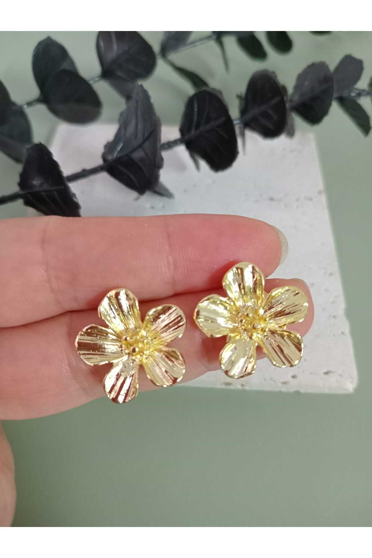 Gold Küçük Çiçek Kadın Küpe
