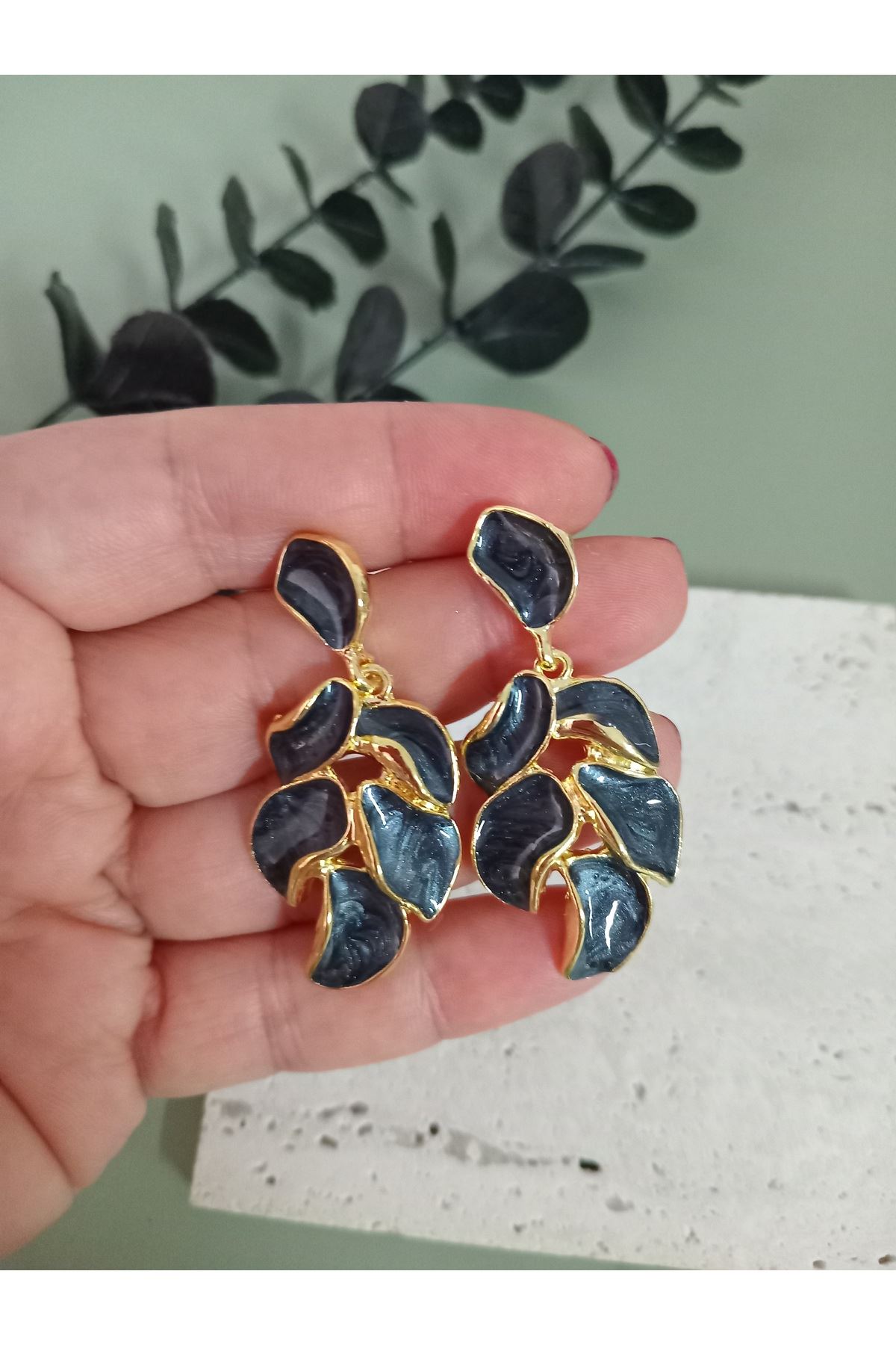Siyah Sedefli Yaprak Model Kadın Küpe