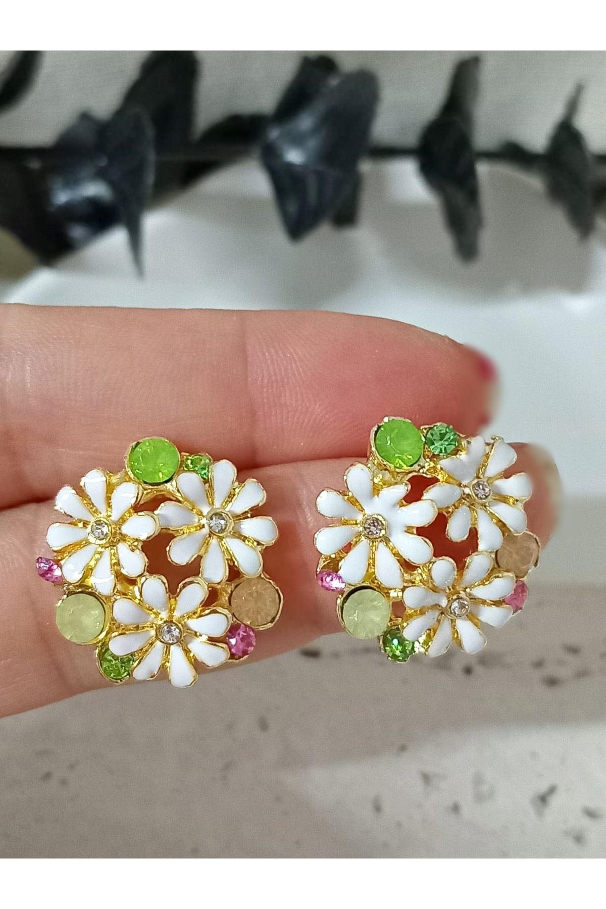 Beyaz Mineli Gold Papatya Küpe