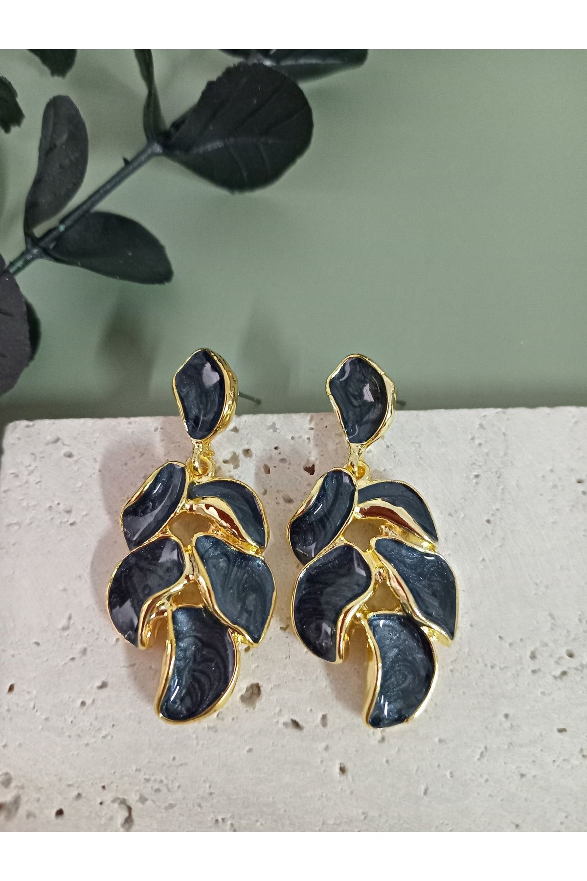 Siyah Sedefli Yaprak Model Kadın Küpe