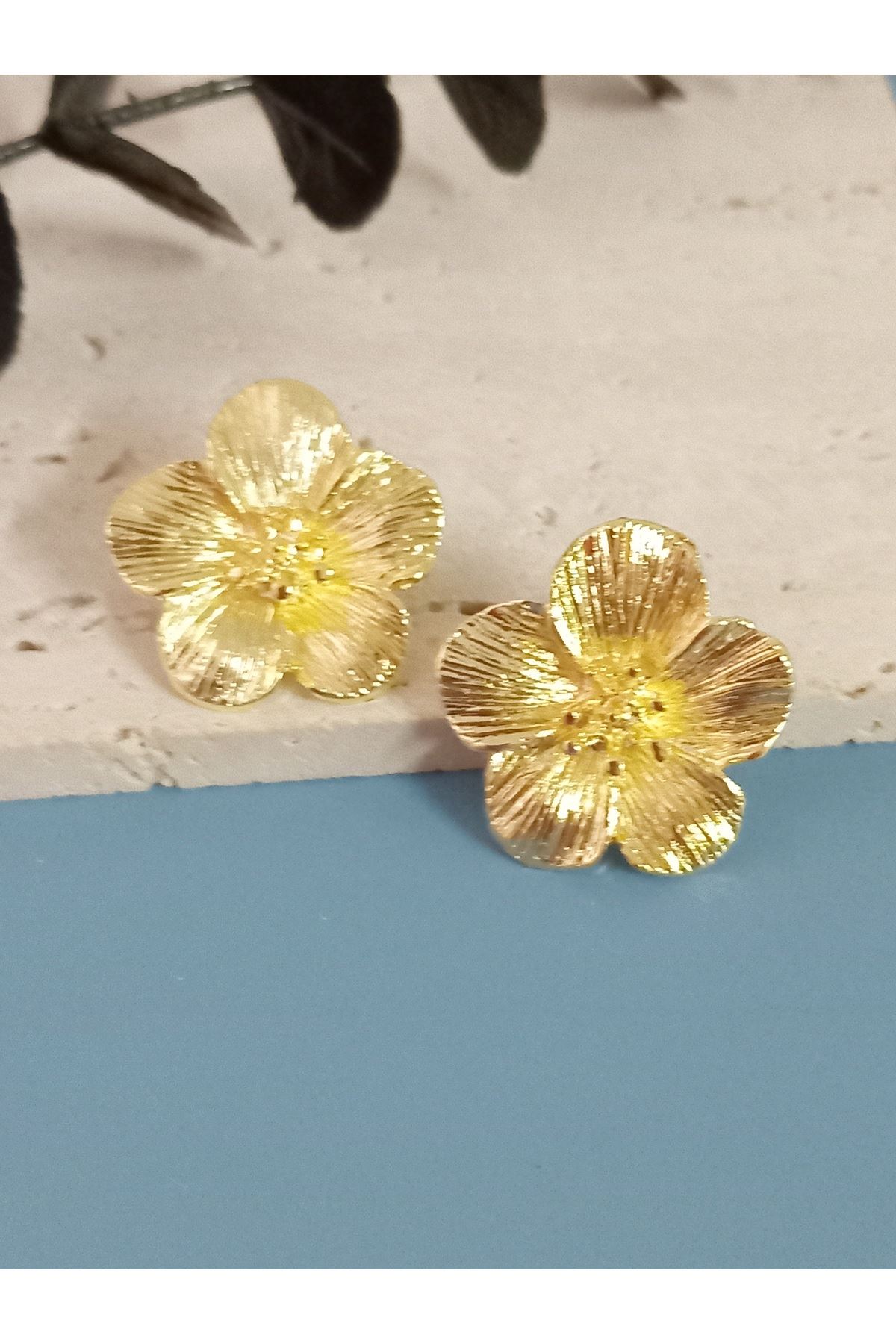 Gold Çiçek Kadın Küpe