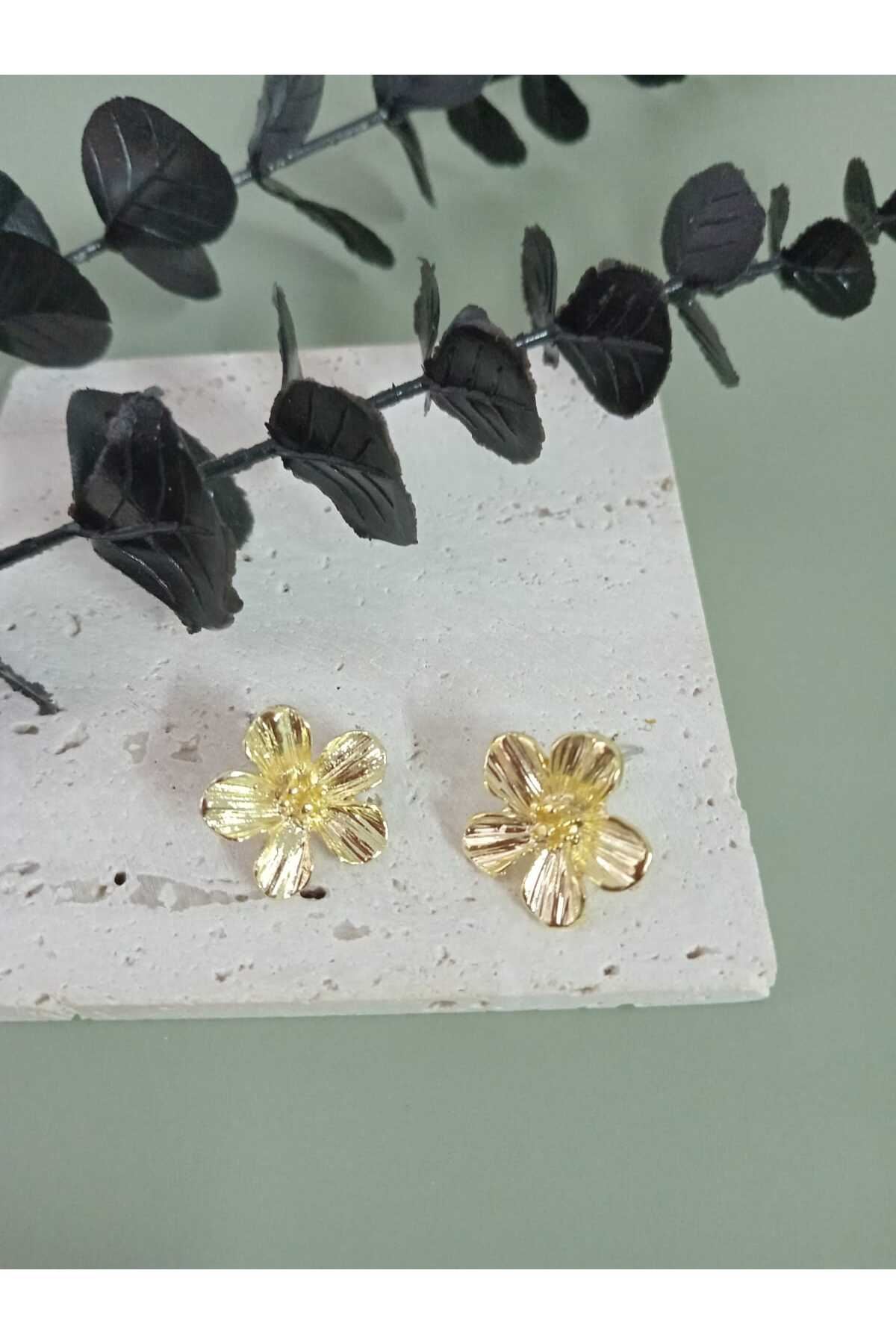 Gold Küçük Çiçek Kadın Küpe