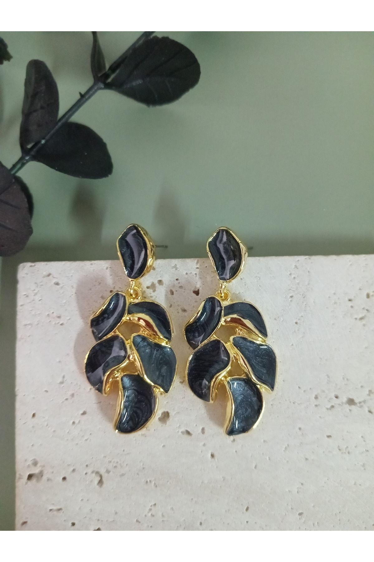 Siyah Sedefli Yaprak Model Kadın Küpe