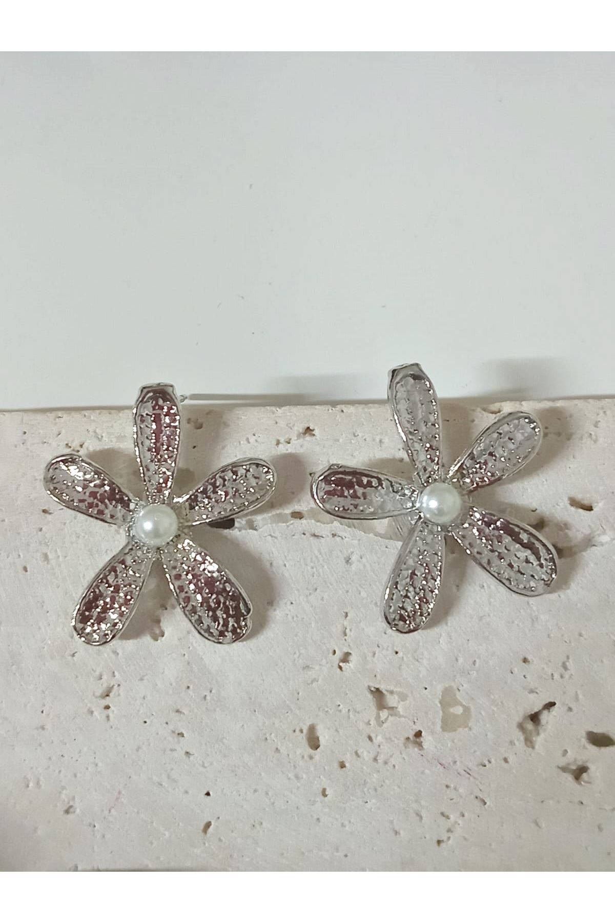 Gümüş İncili Papatya Hafif Şık Küpe Seti