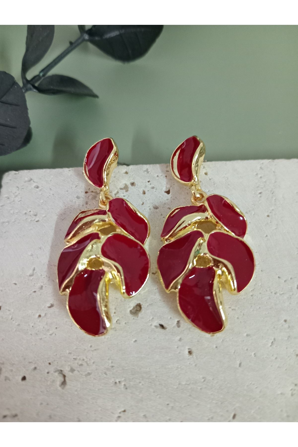 Bordo Yaprak Model Kadın Küpe