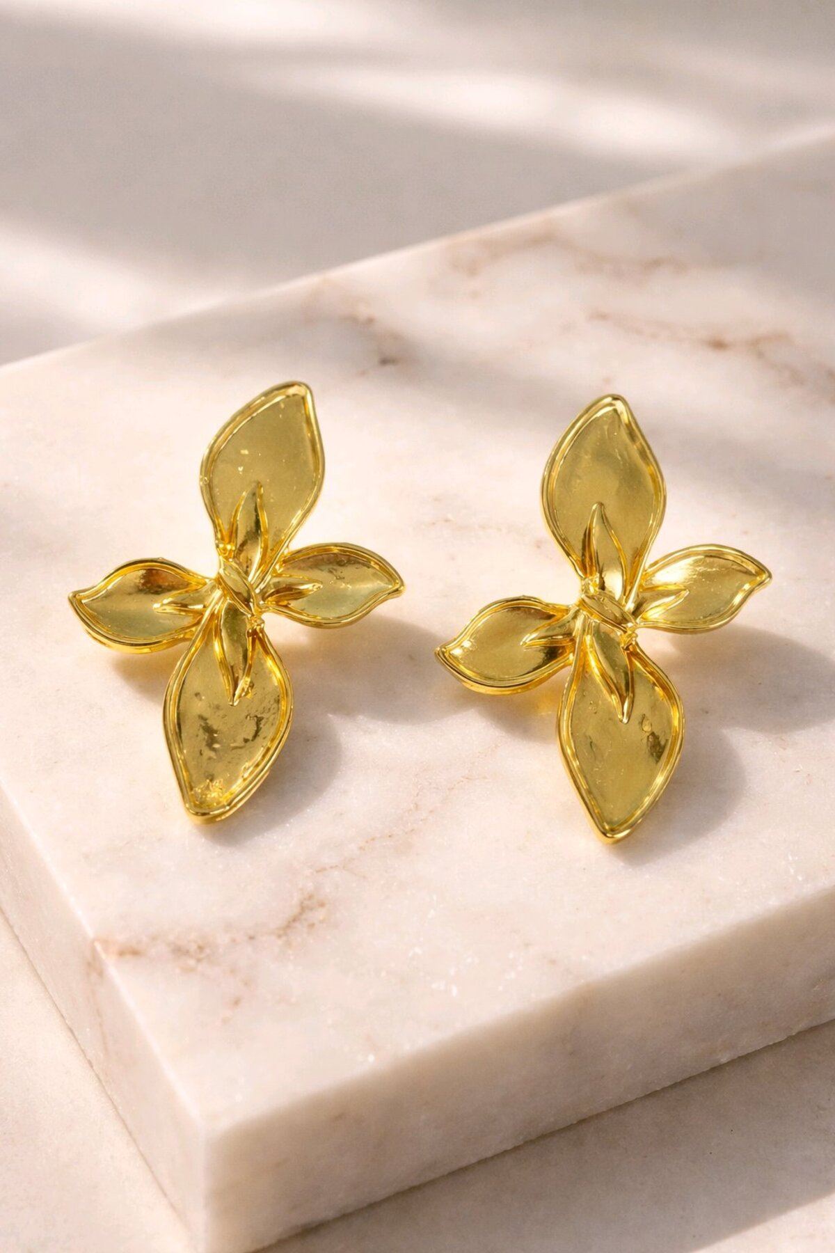 Gold Çiçek Küpe