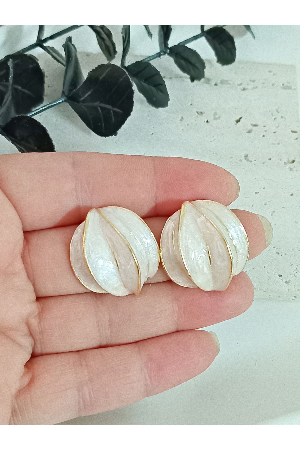 Sedefli Krem Mineli Top Kadın Küpe