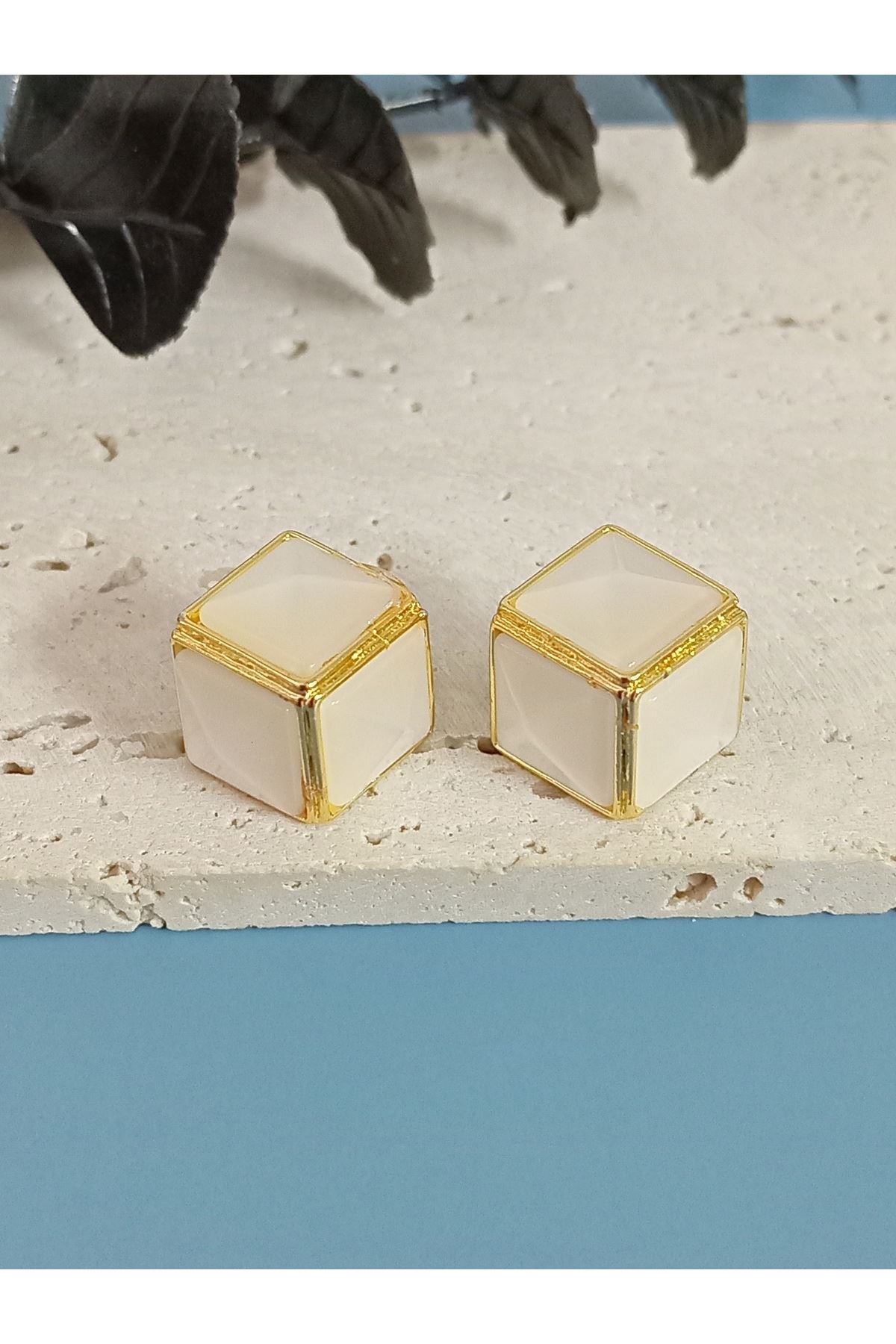 Gold Beyaz Küp Kadın Küpe