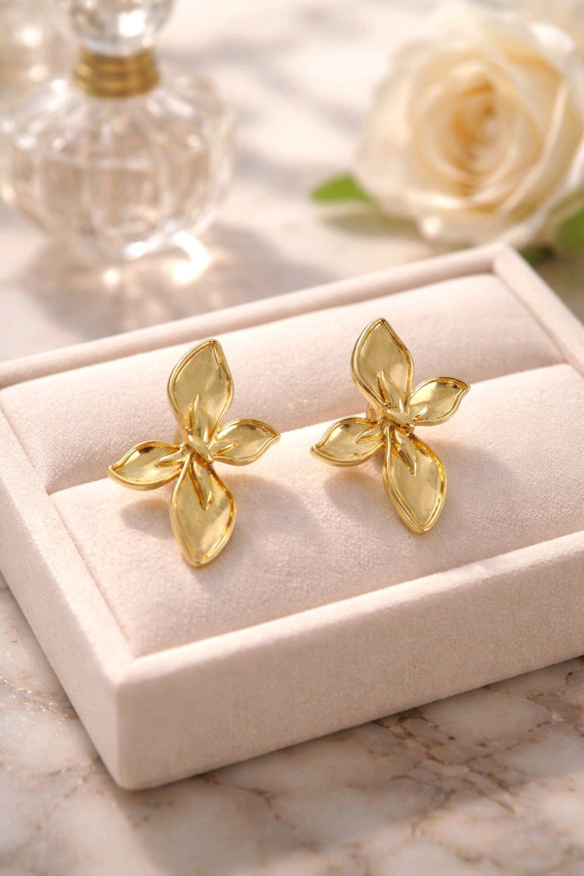 Gold Çiçek Küpe