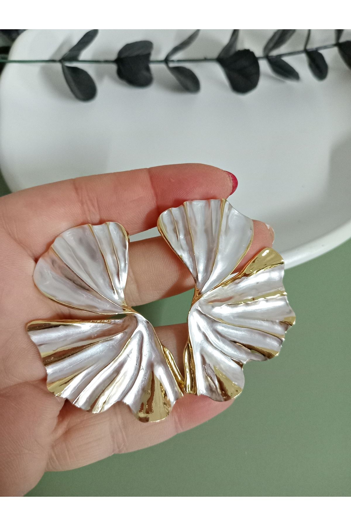 Beyaz Mineli Gold Yaprak Küpe