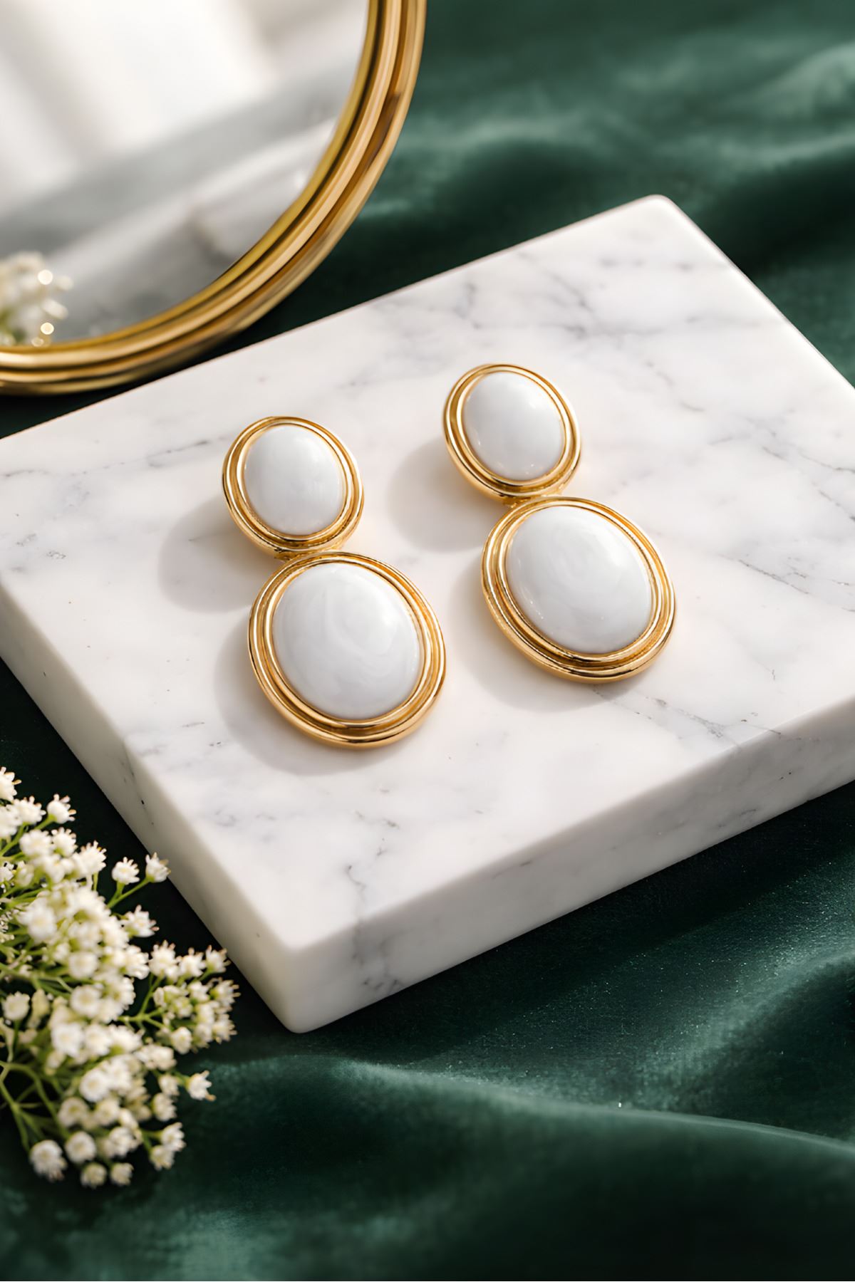 Gold Beyaz Mineli Sallantılı Küpe, Hafif